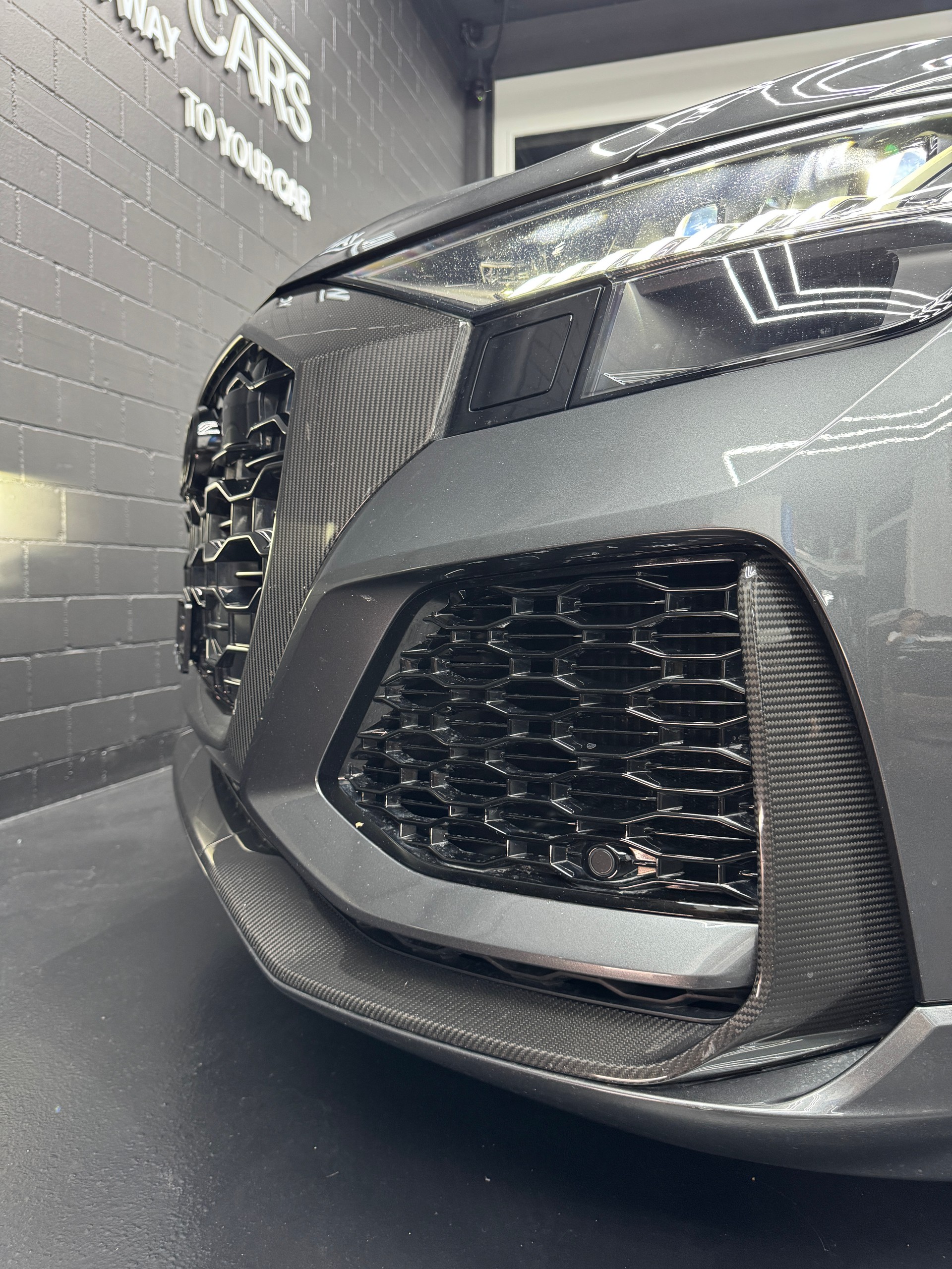 AUDI RSQ8 quattro tiptronic-image-7