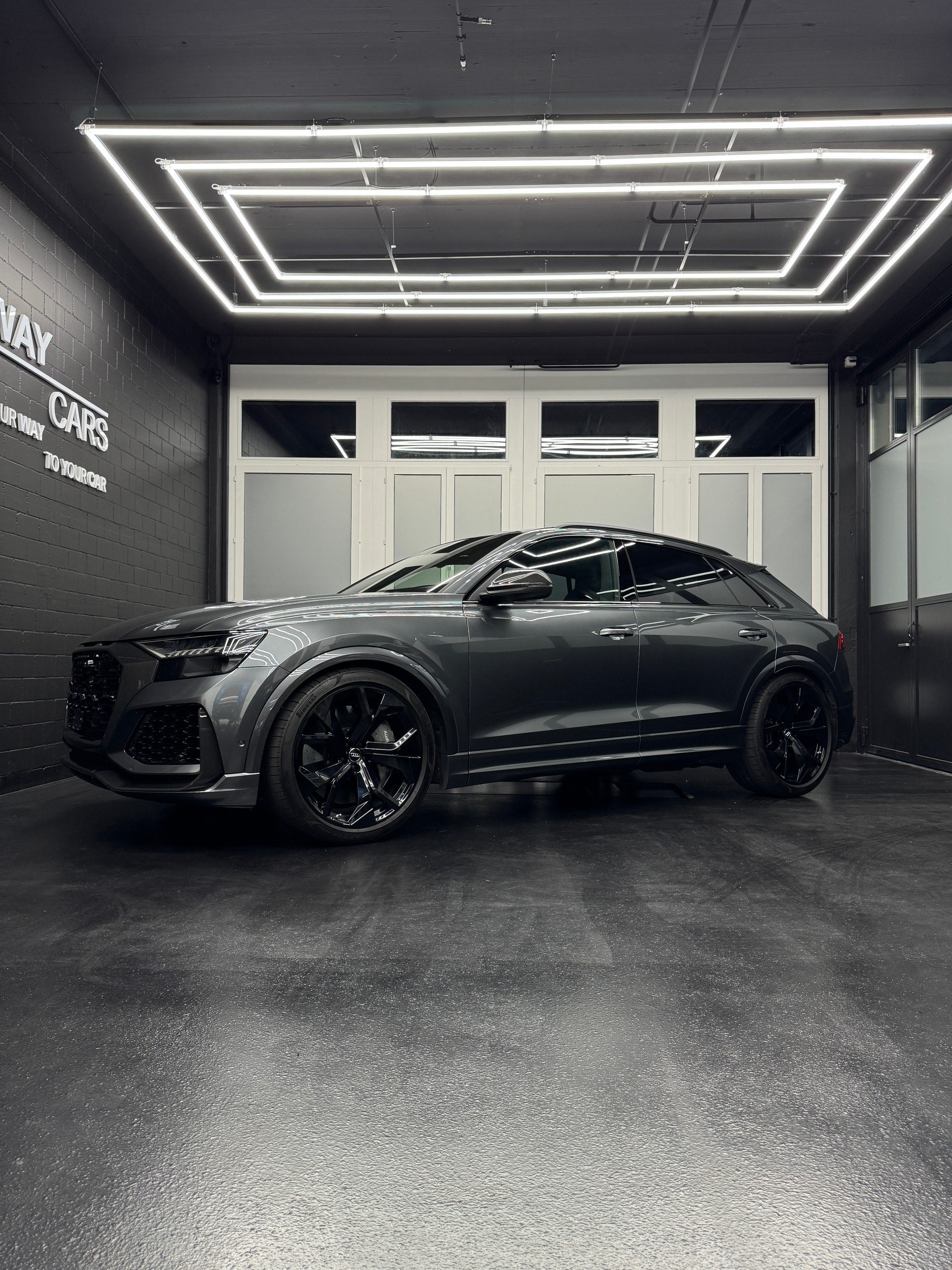 AUDI RSQ8 quattro tiptronic-image-2