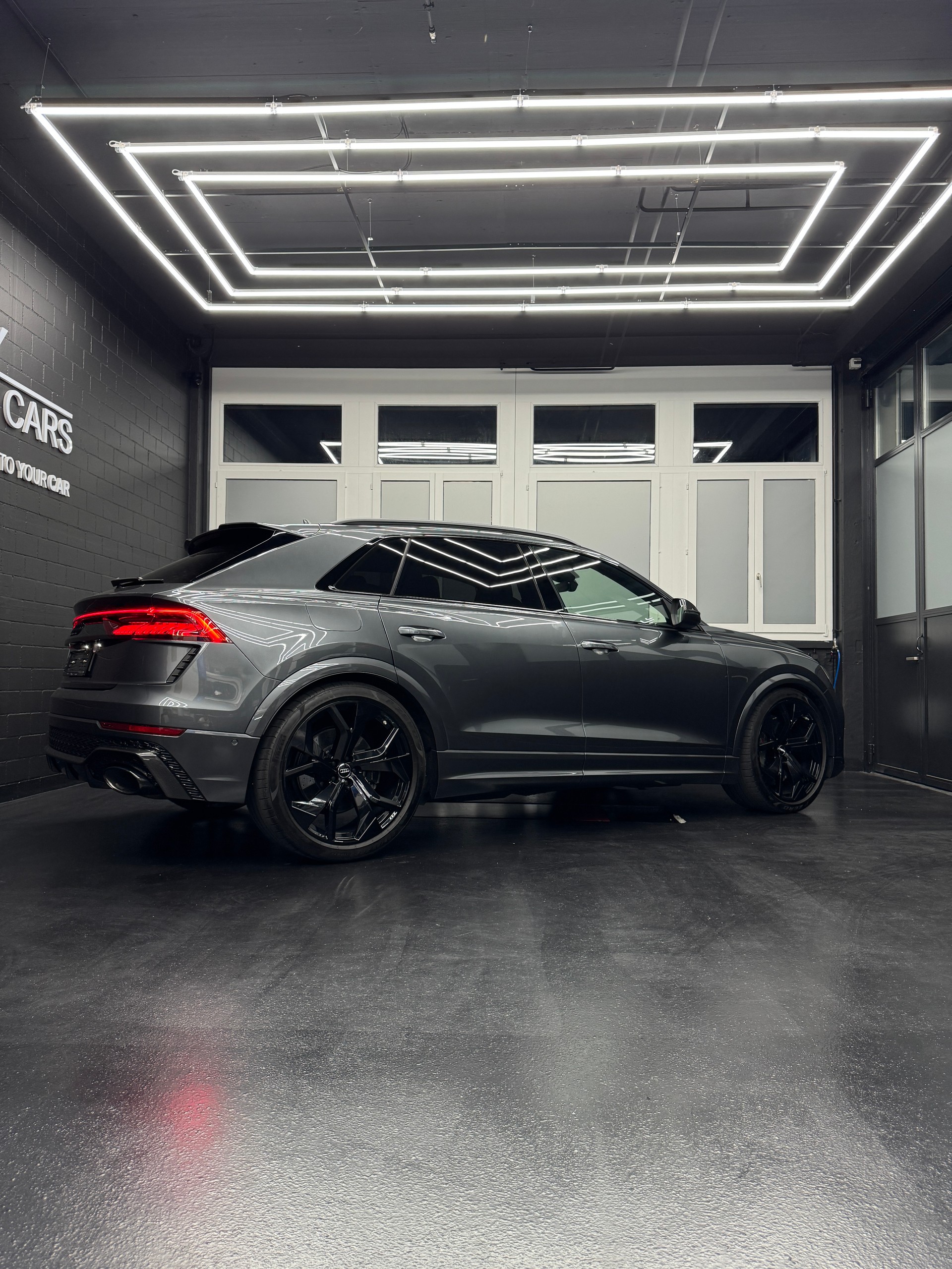 AUDI RSQ8 quattro tiptronic-image-4