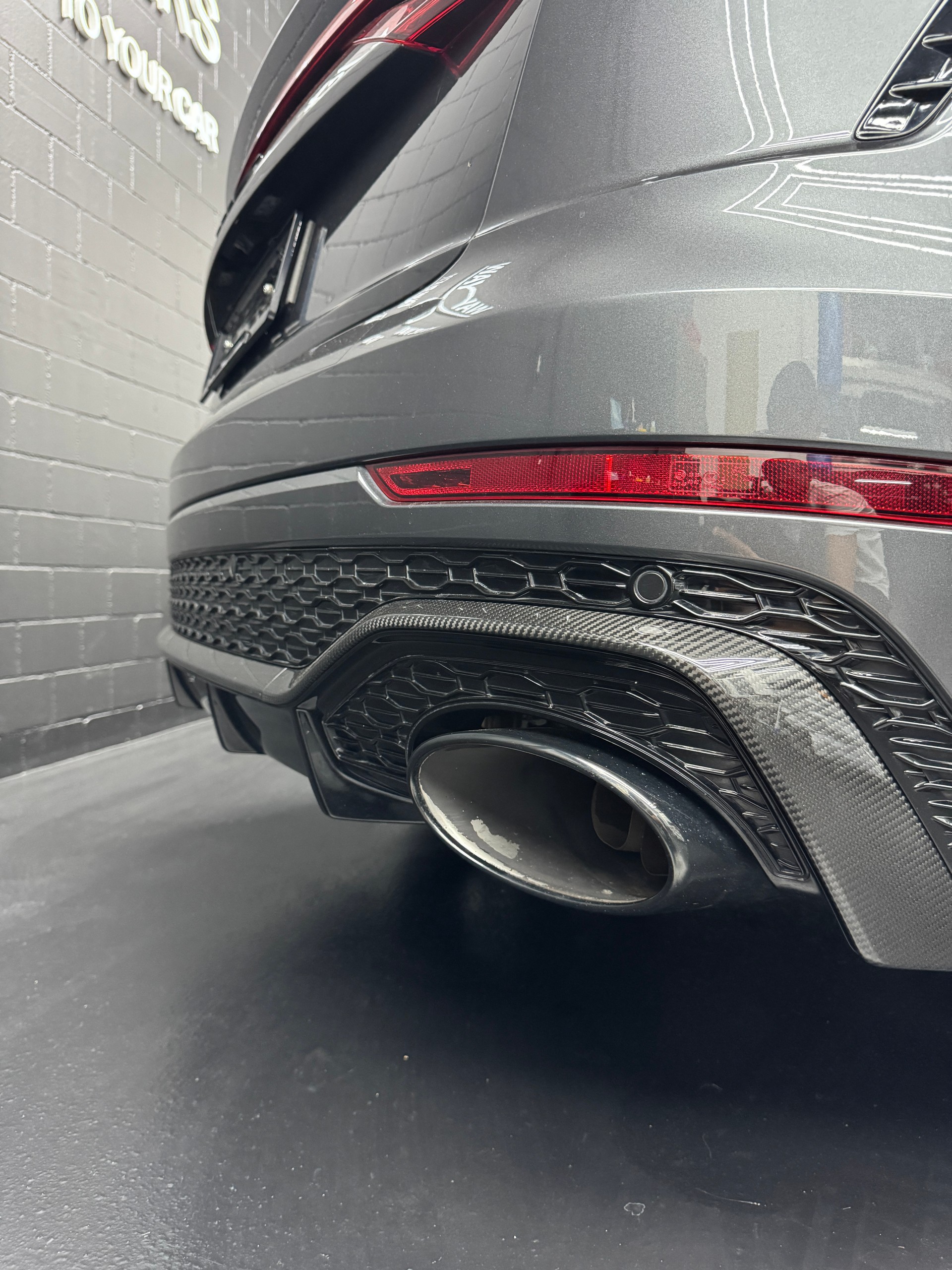 AUDI RSQ8 quattro tiptronic-image-8