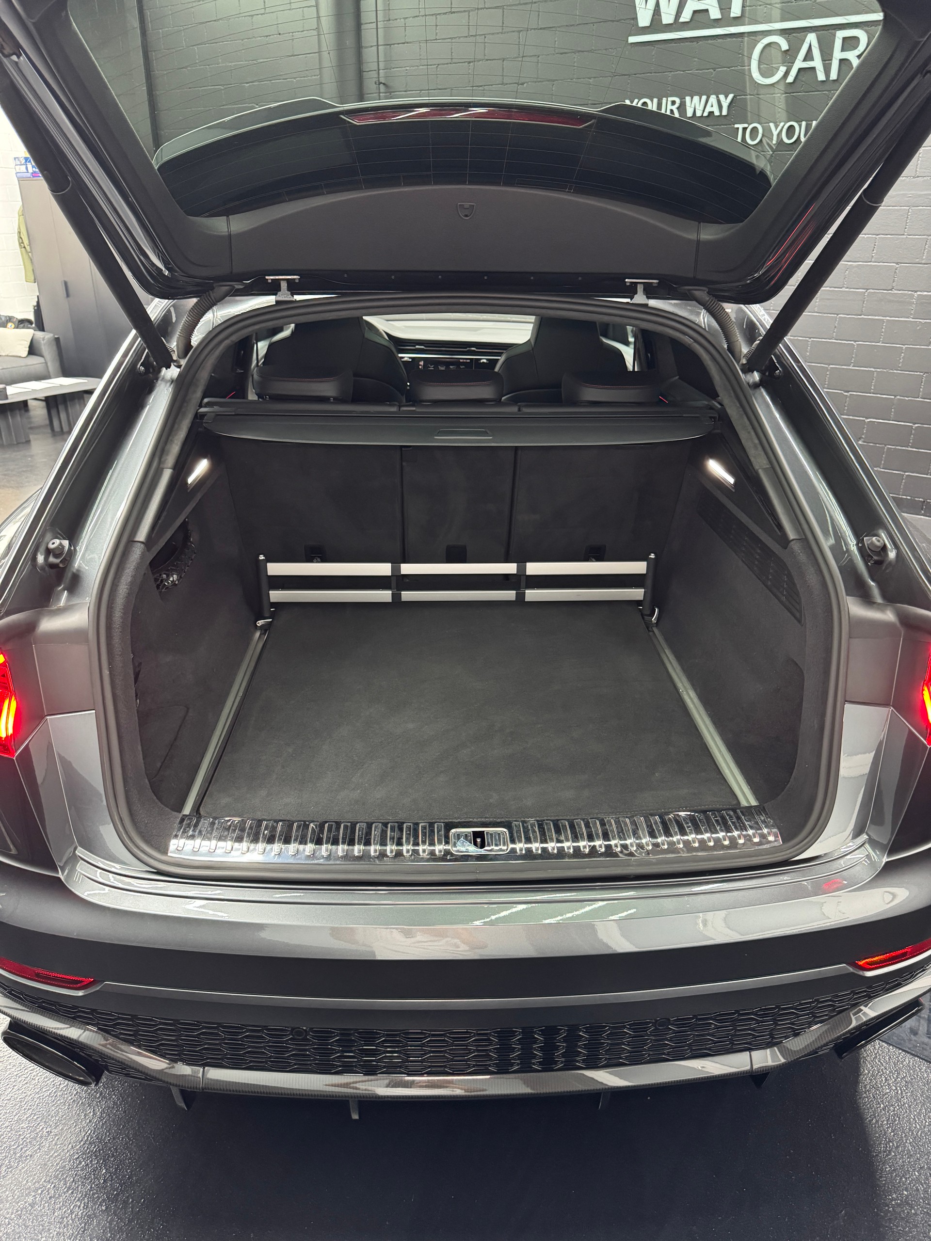 AUDI RSQ8 quattro tiptronic-image-9