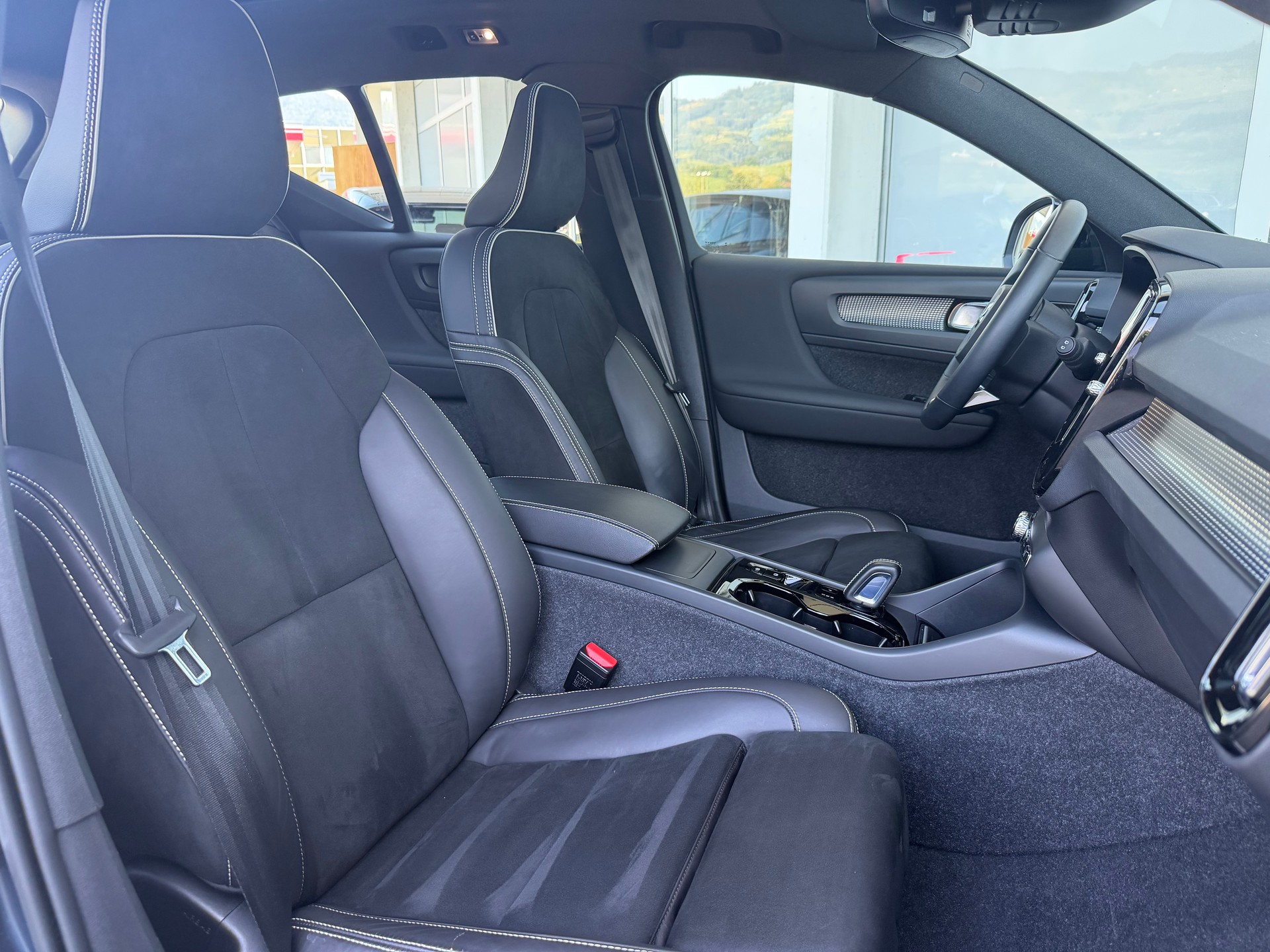 VOLVO XC40 B4 Benzin Mild Hybrid AWD R-Design Geartronic-showroom-element-3