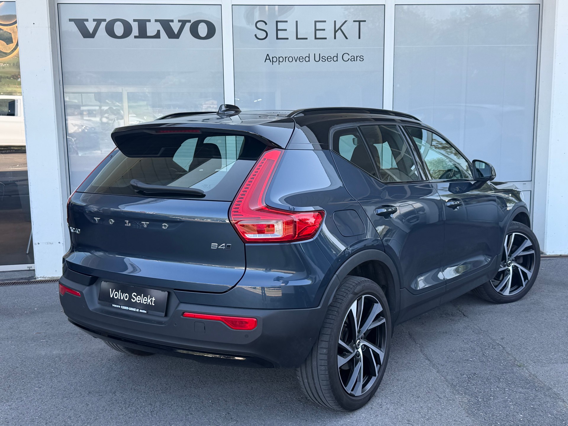 VOLVO XC40 B4 Benzin Mild Hybrid AWD R-Design Geartronic-showroom-element-1
