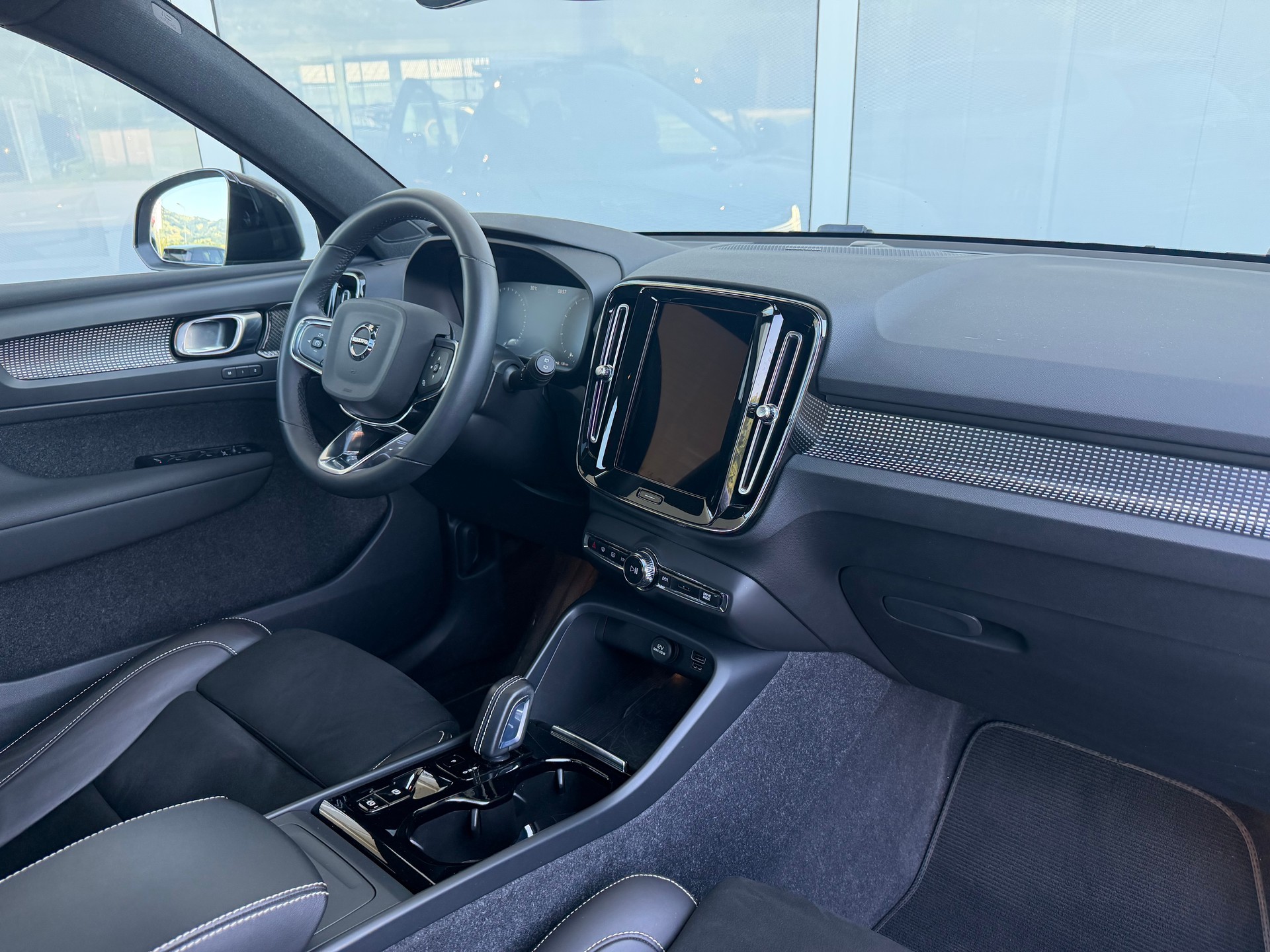 VOLVO XC40 B4 Benzin Mild Hybrid AWD R-Design Geartronic-showroom-element-2