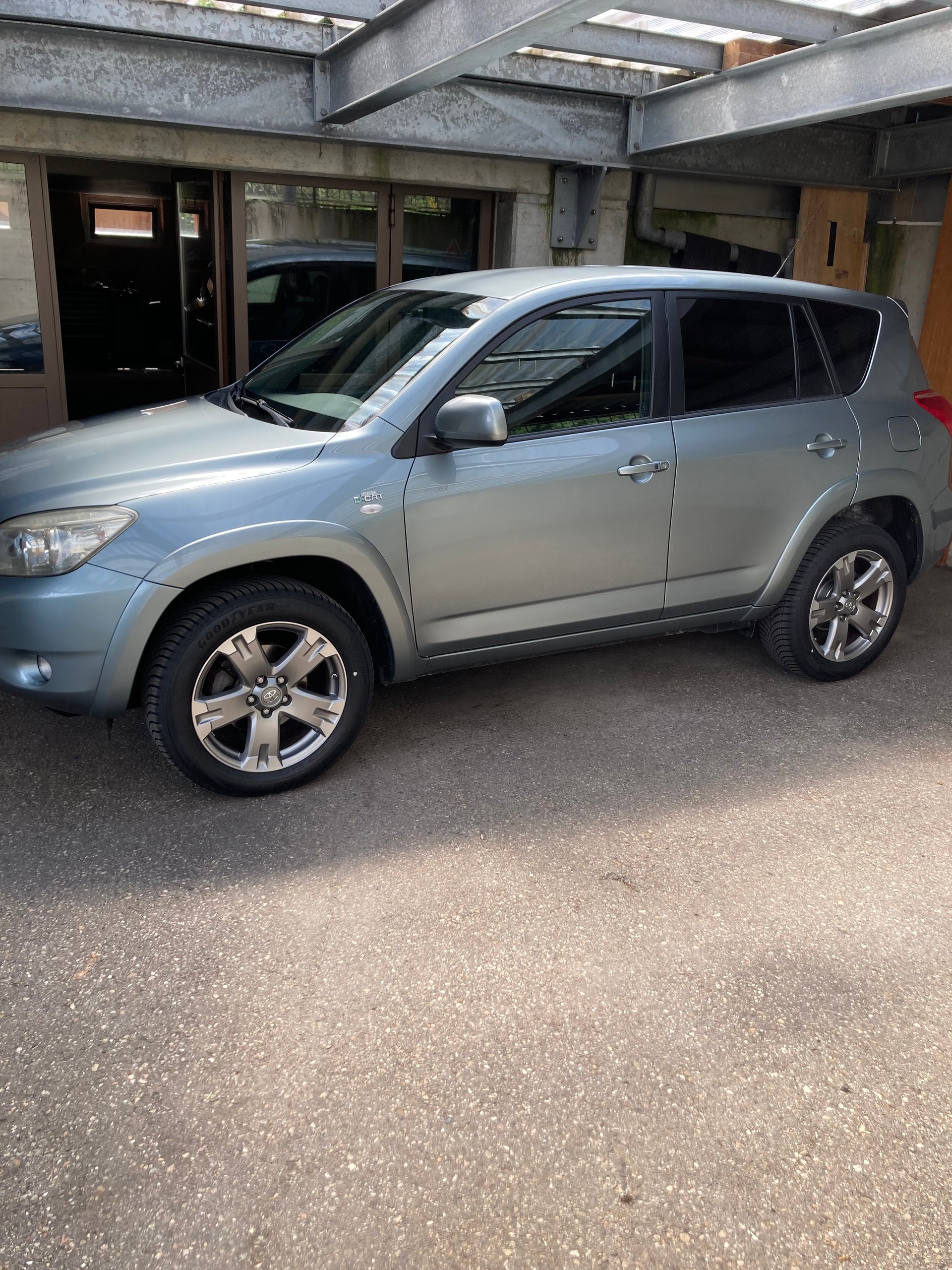 TOYOTA RAV-4-image-3