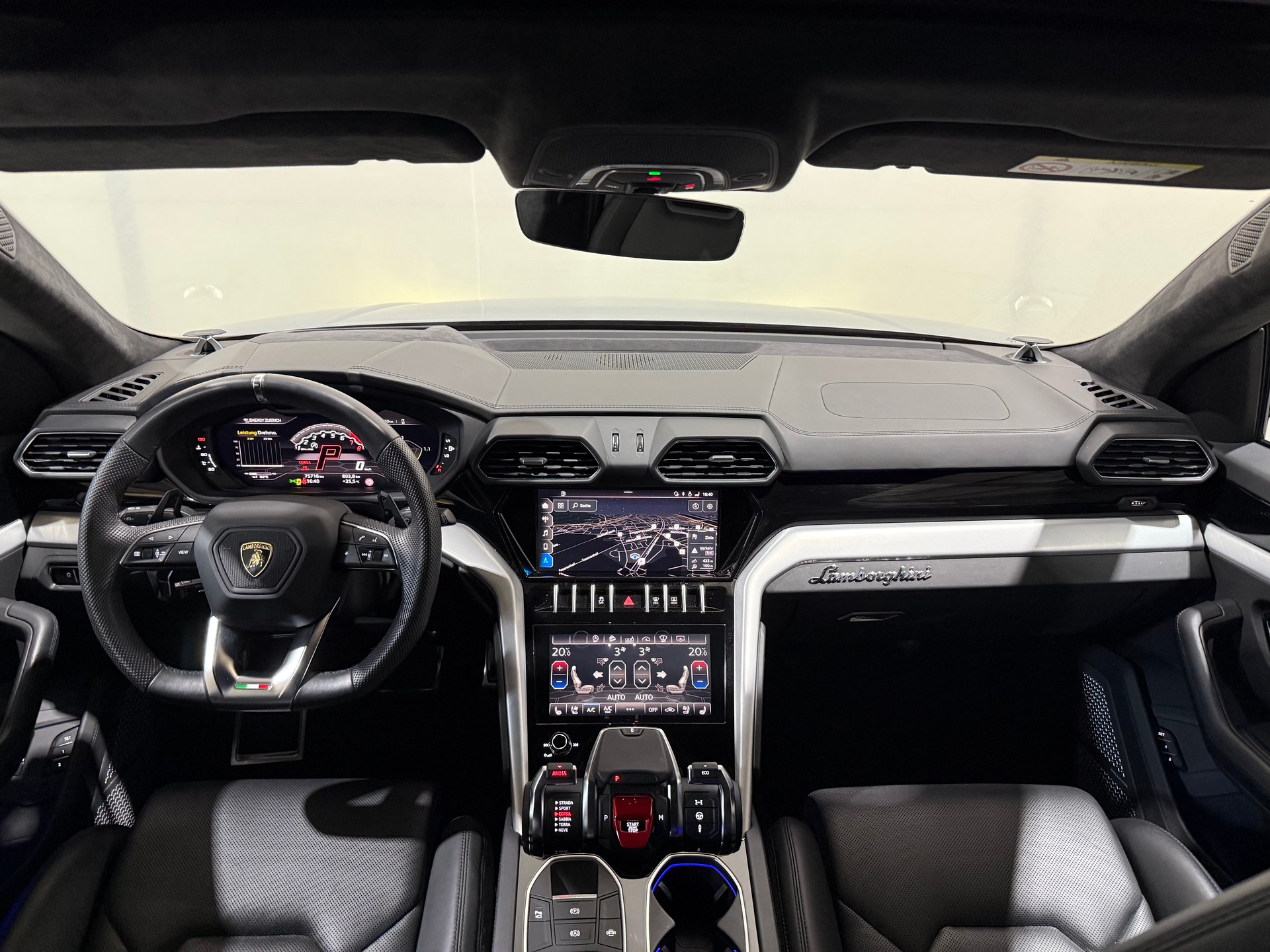LAMBORGHINI Urus E-Gear (CH-Fahrzeug)-image-9