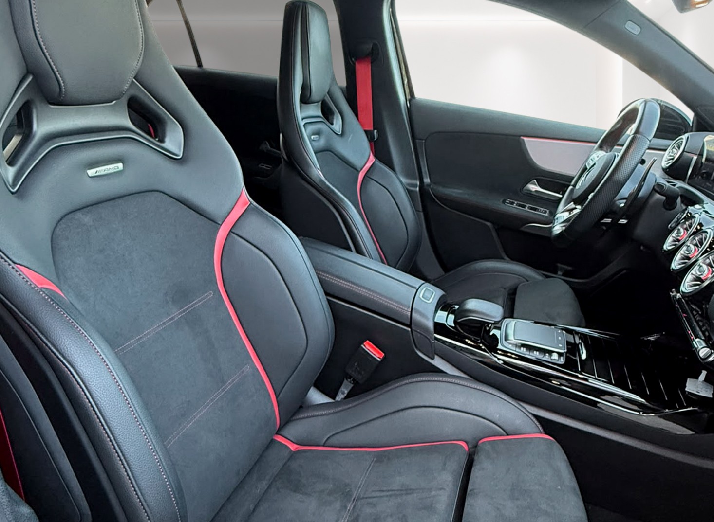 MERCEDES-BENZ A 35 AMG 4Matic Speedshift inkl. Garantie-image-15
