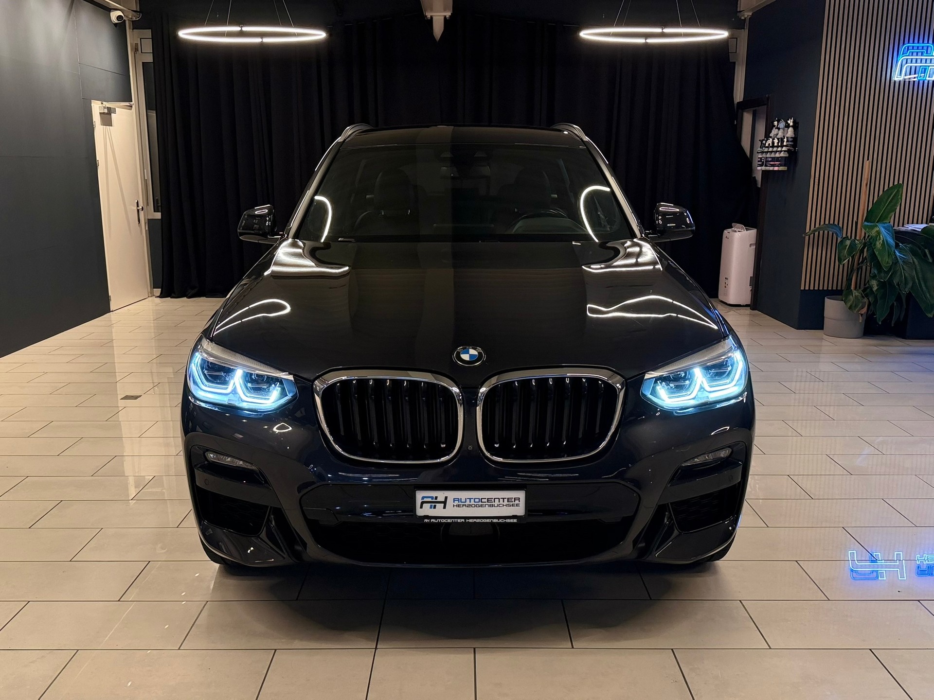 BMW X3 xDrive 20d Individual M Sport Steptronic-showroom-element-1