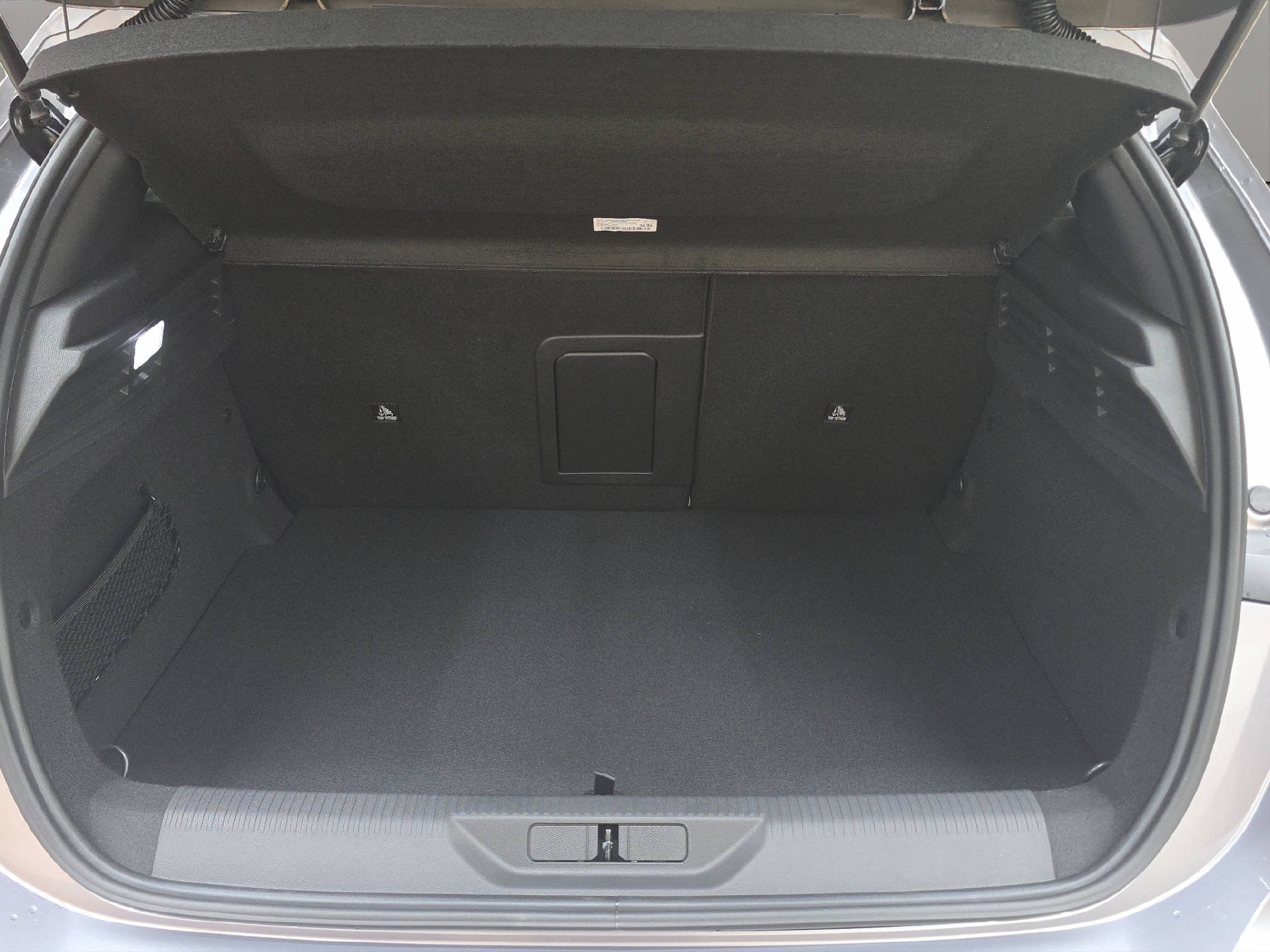 PEUGEOT E-308 GT-image-11