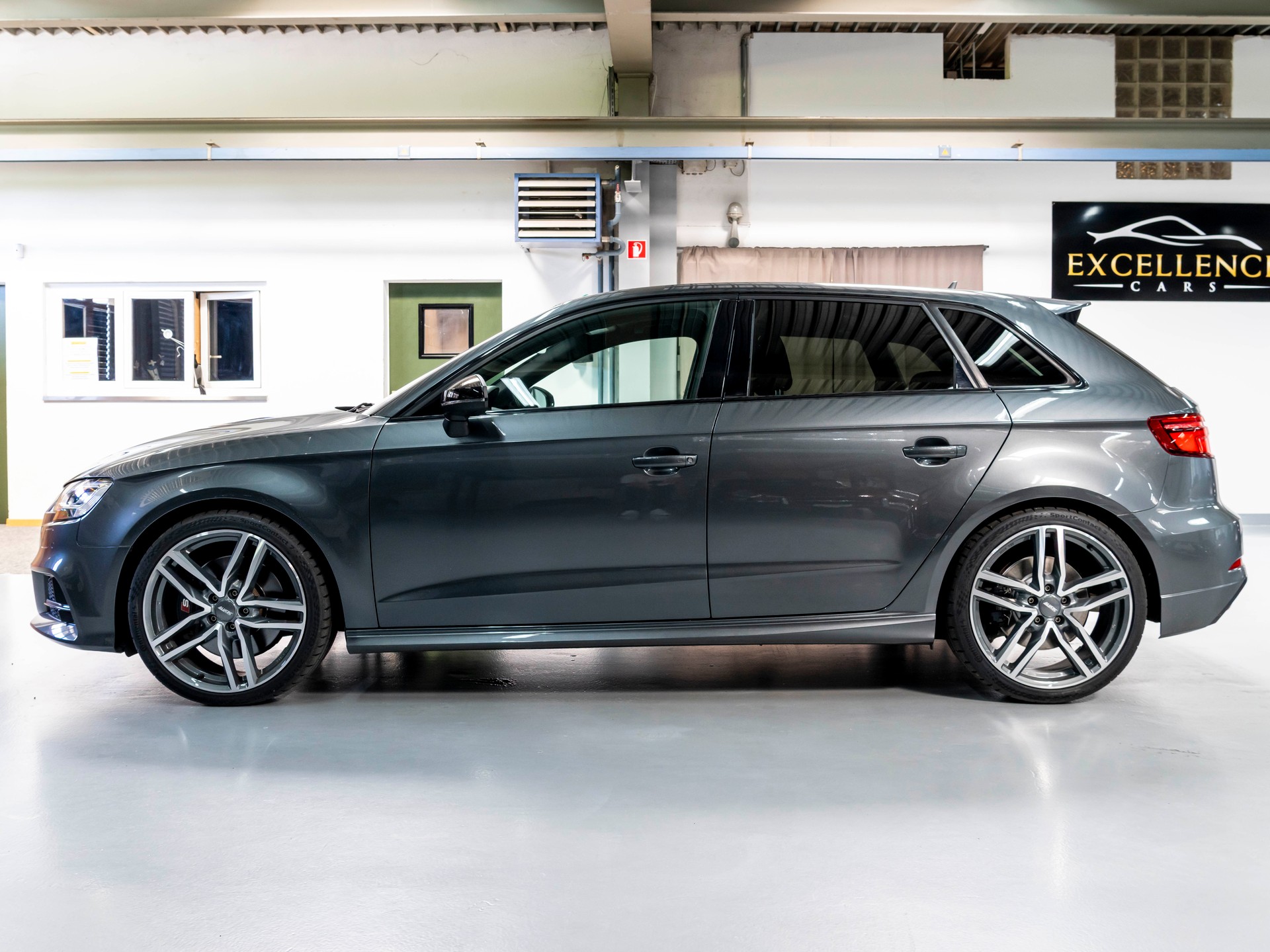 AUDI S3 Sportback 2.0 TFSI quattro S-tronic-showroom-element-3
