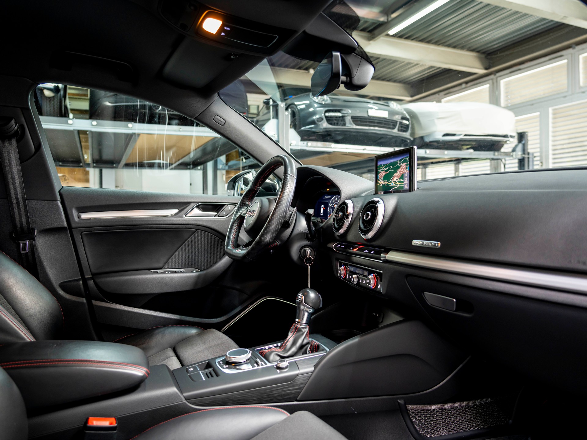 AUDI S3 Sportback 2.0 TFSI quattro S-tronic-image-23