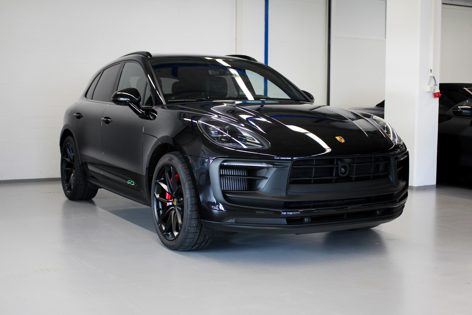 PORSCHE Macan GTS PDK-showroom-element-1