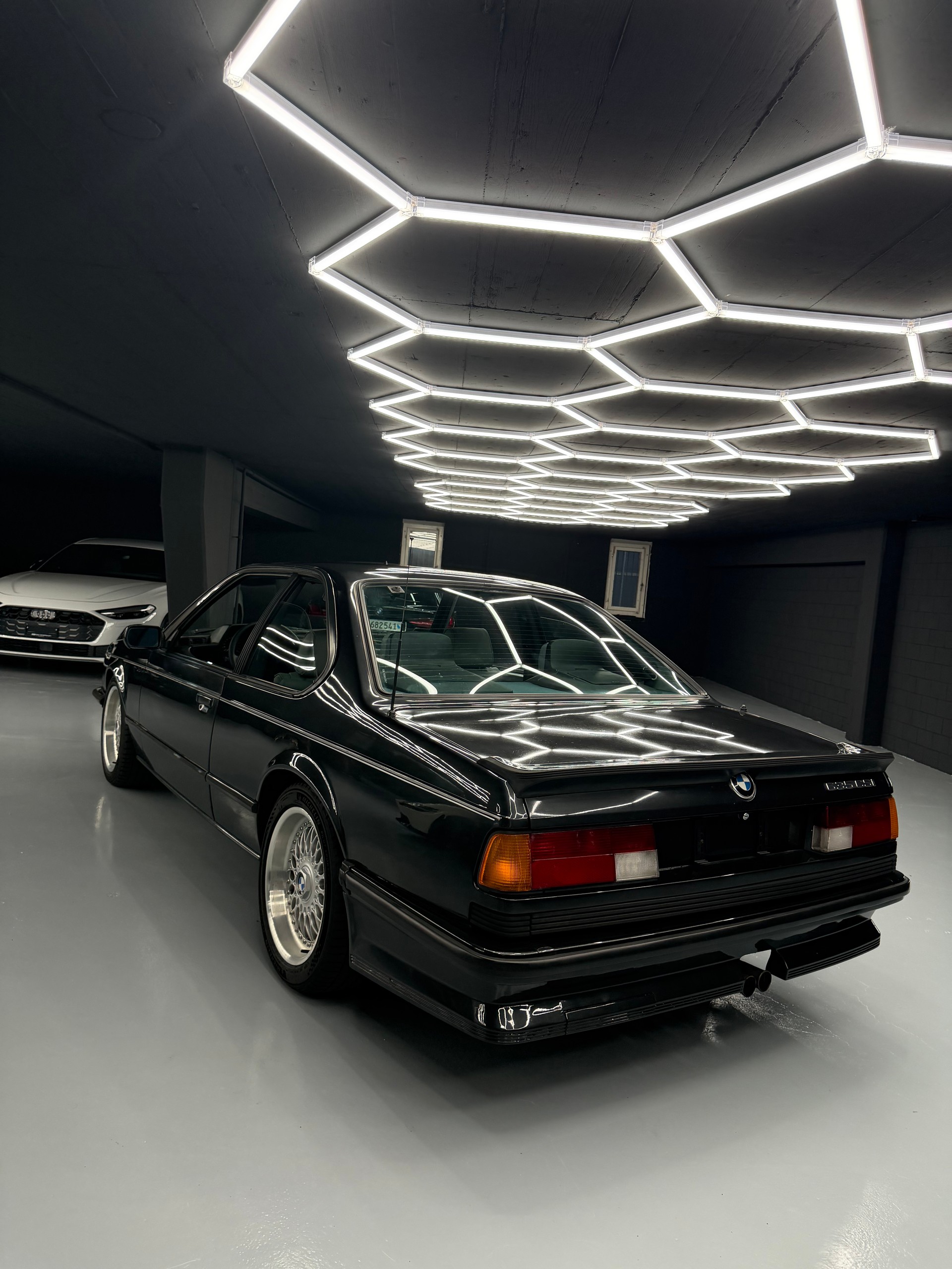 BMW 635CSi-image-7
