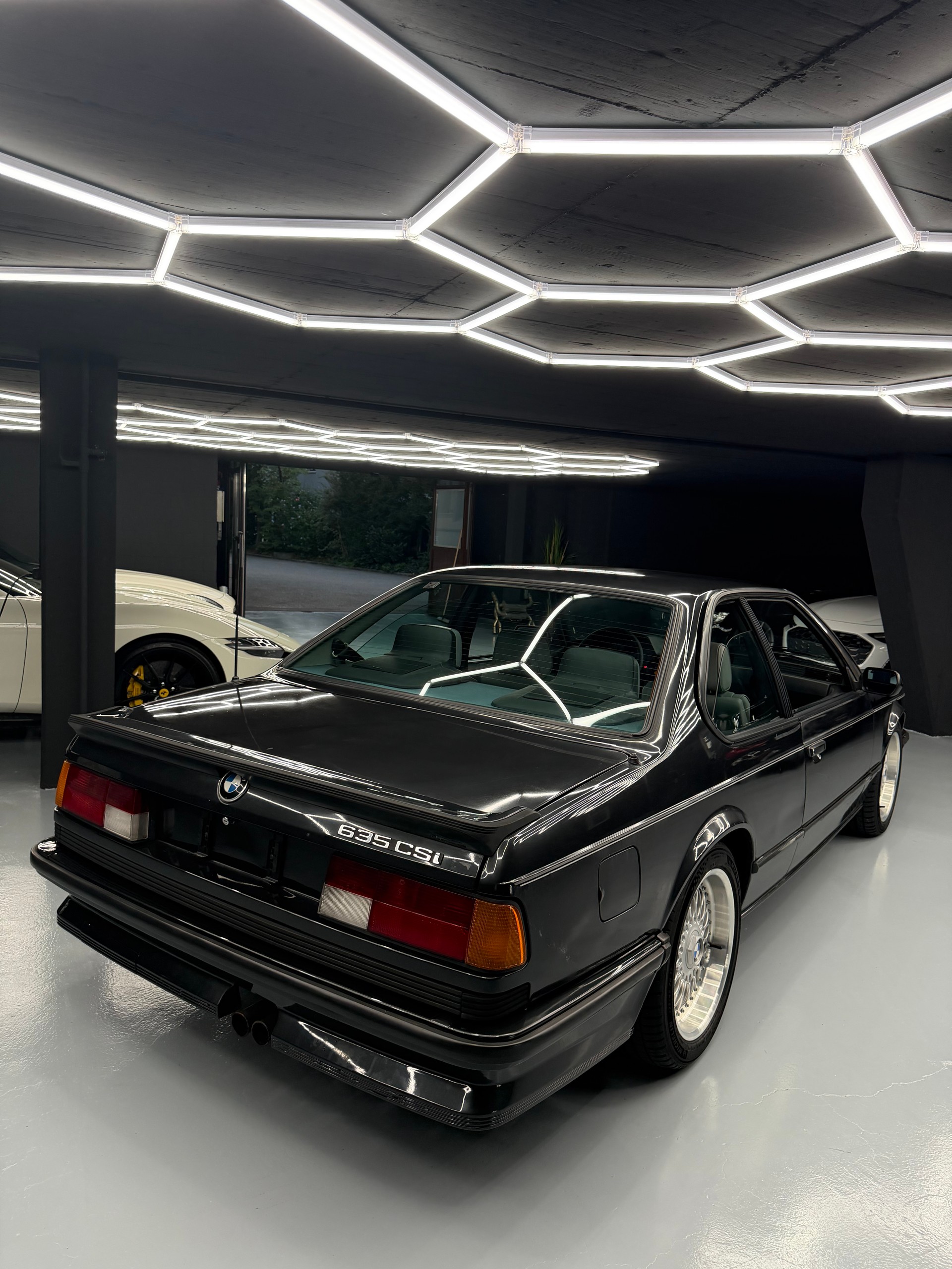 BMW 635CSi-image-6