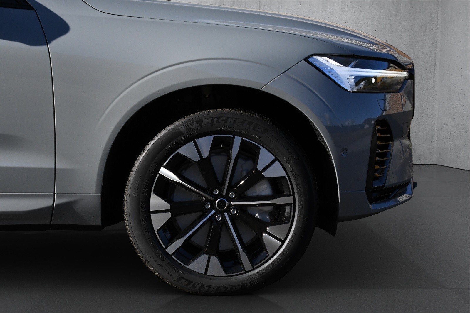 VOLVO XC60 T6 eAWD PluginHybrid Ultra Dark Geartronic-image-6