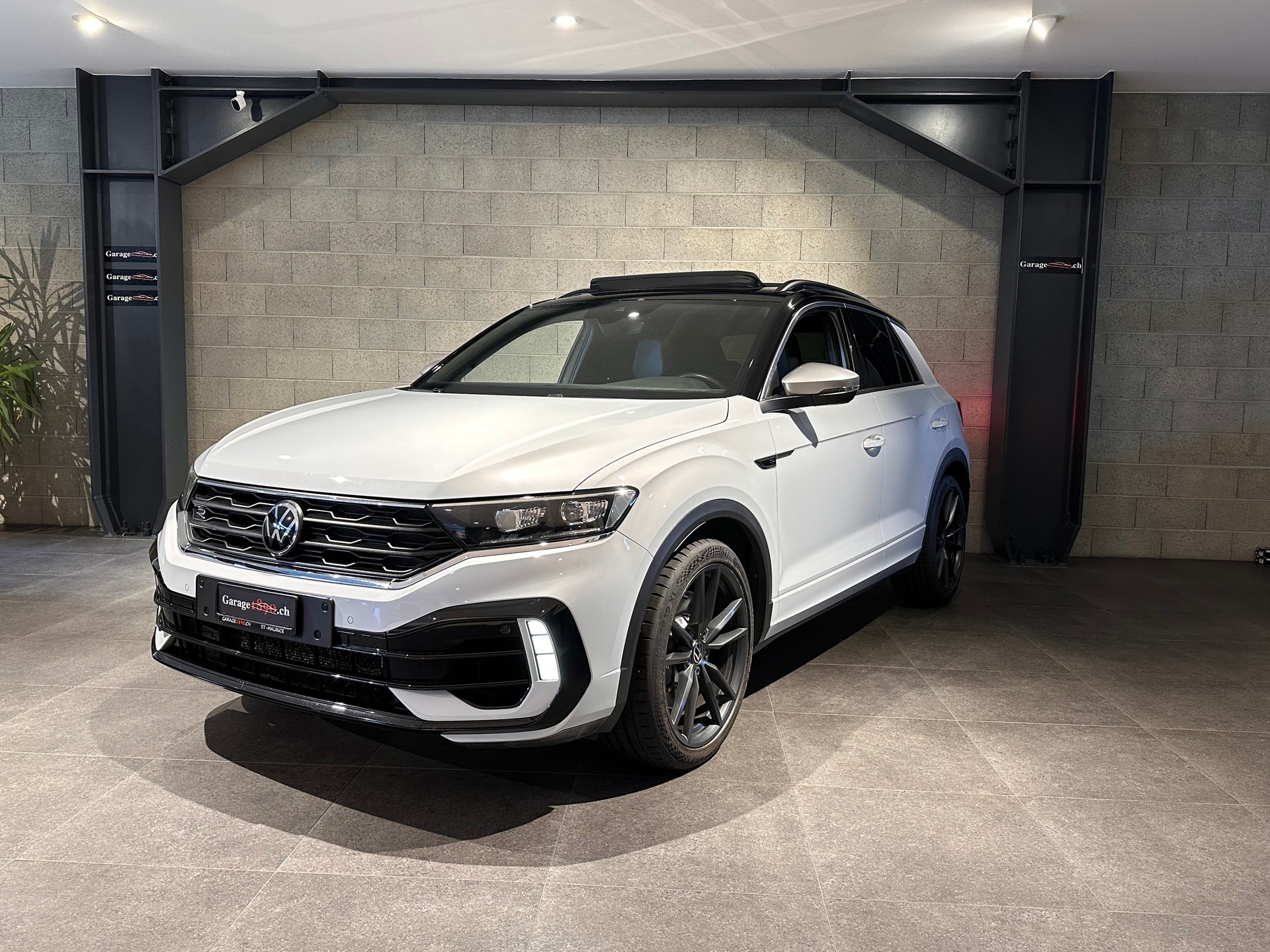 VW T-Roc 2.0 TSI R 4Motion-image-1