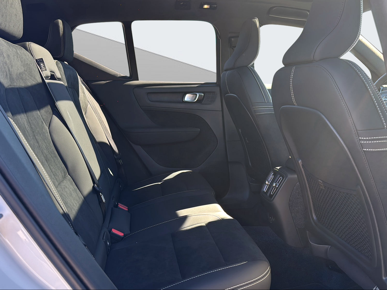 VOLVO EX40 Twin Black Edition AWD-image-10