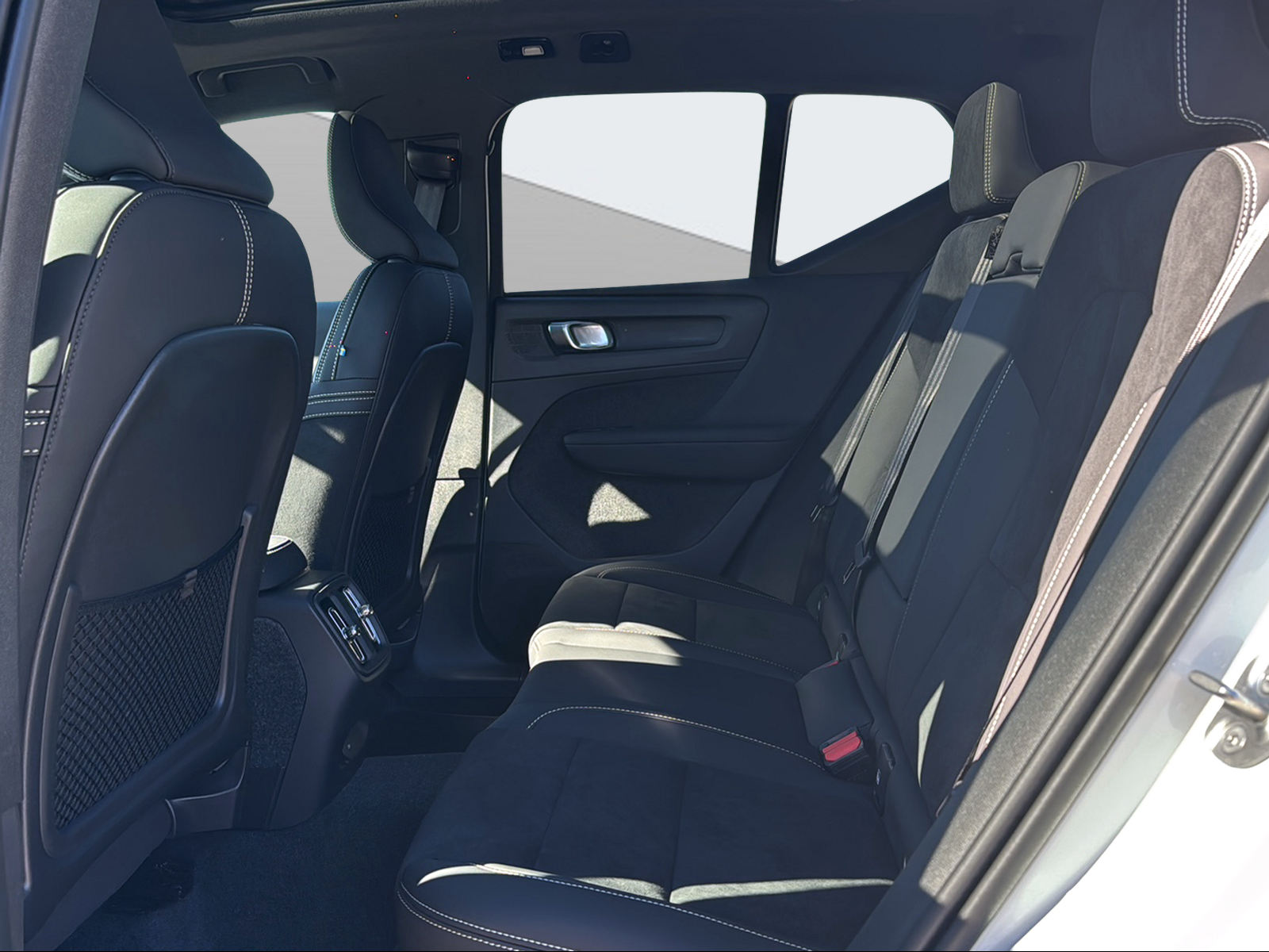 VOLVO EX40 Twin Black Edition AWD-image-13