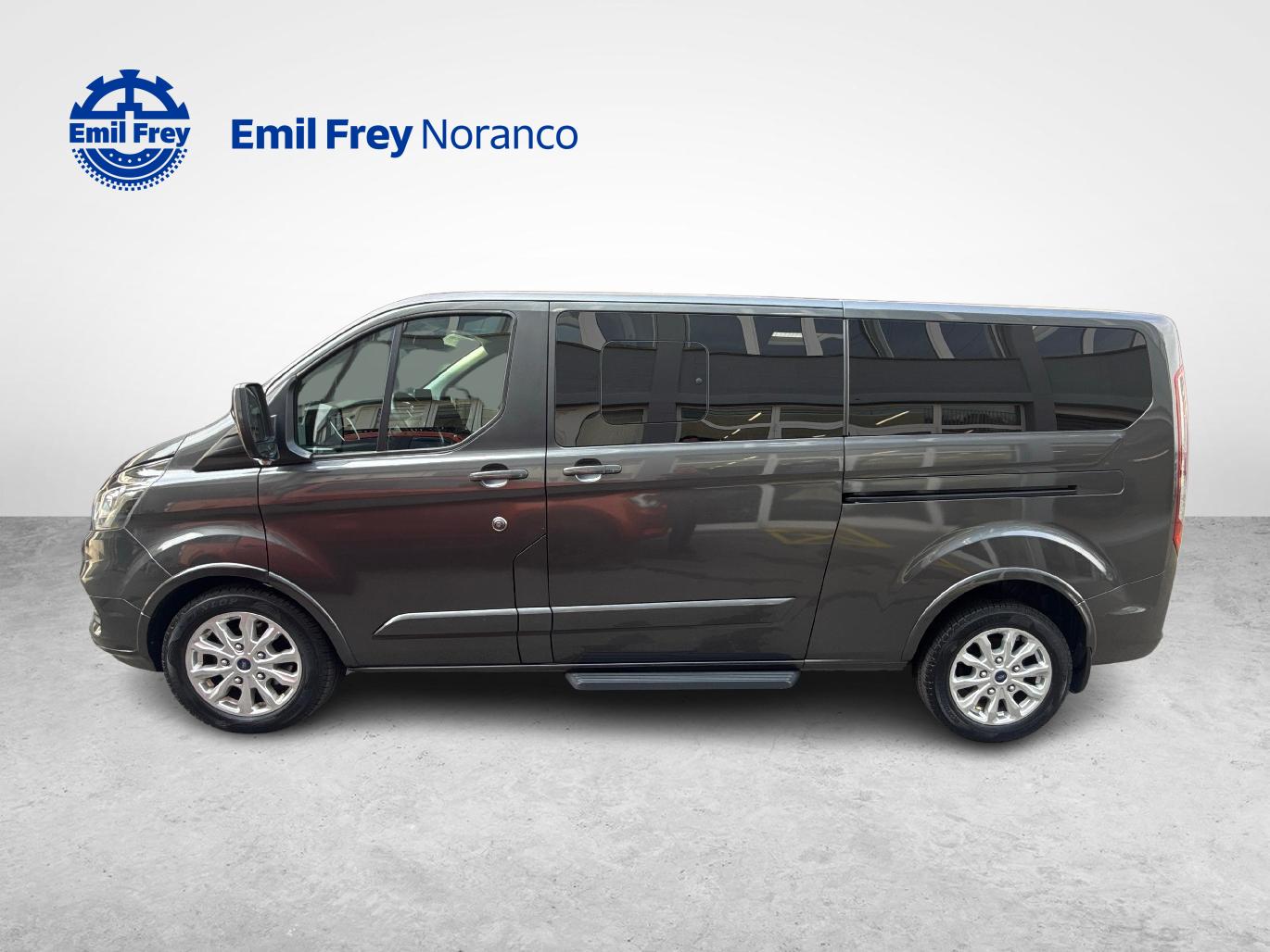 FORD Tourneo C Bus 320 L2 2.0 TDCi 130 Titanium - Ruote invernali incluse-showroom-element-1