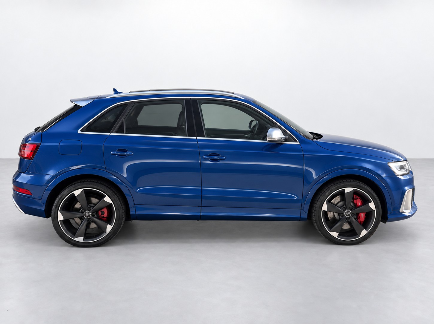 AUDI RS Q3 2.5 TFSI performance quattro S-tronic-showroom-element-2