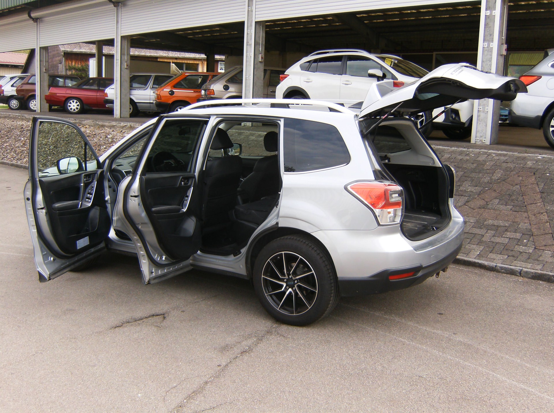 SUBARU Forester 2.0i Executive Lineartronic-image-4