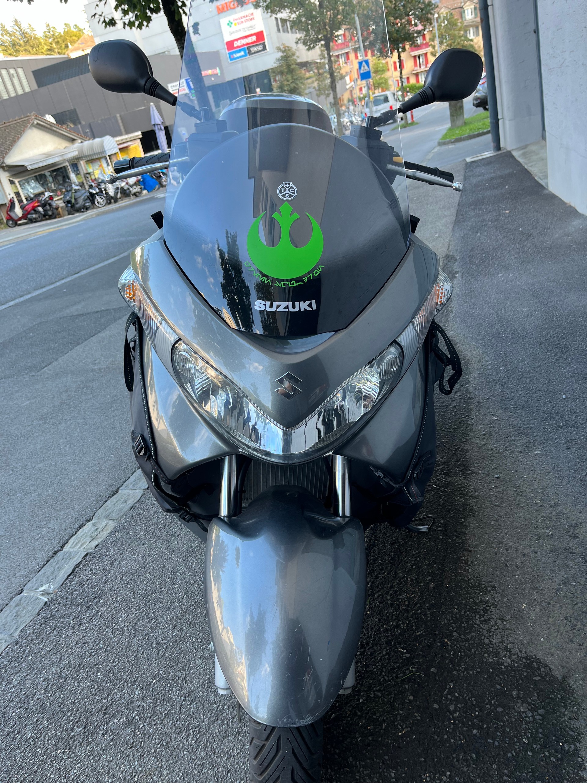 SUZUKI UH 125 Burgman-image-0