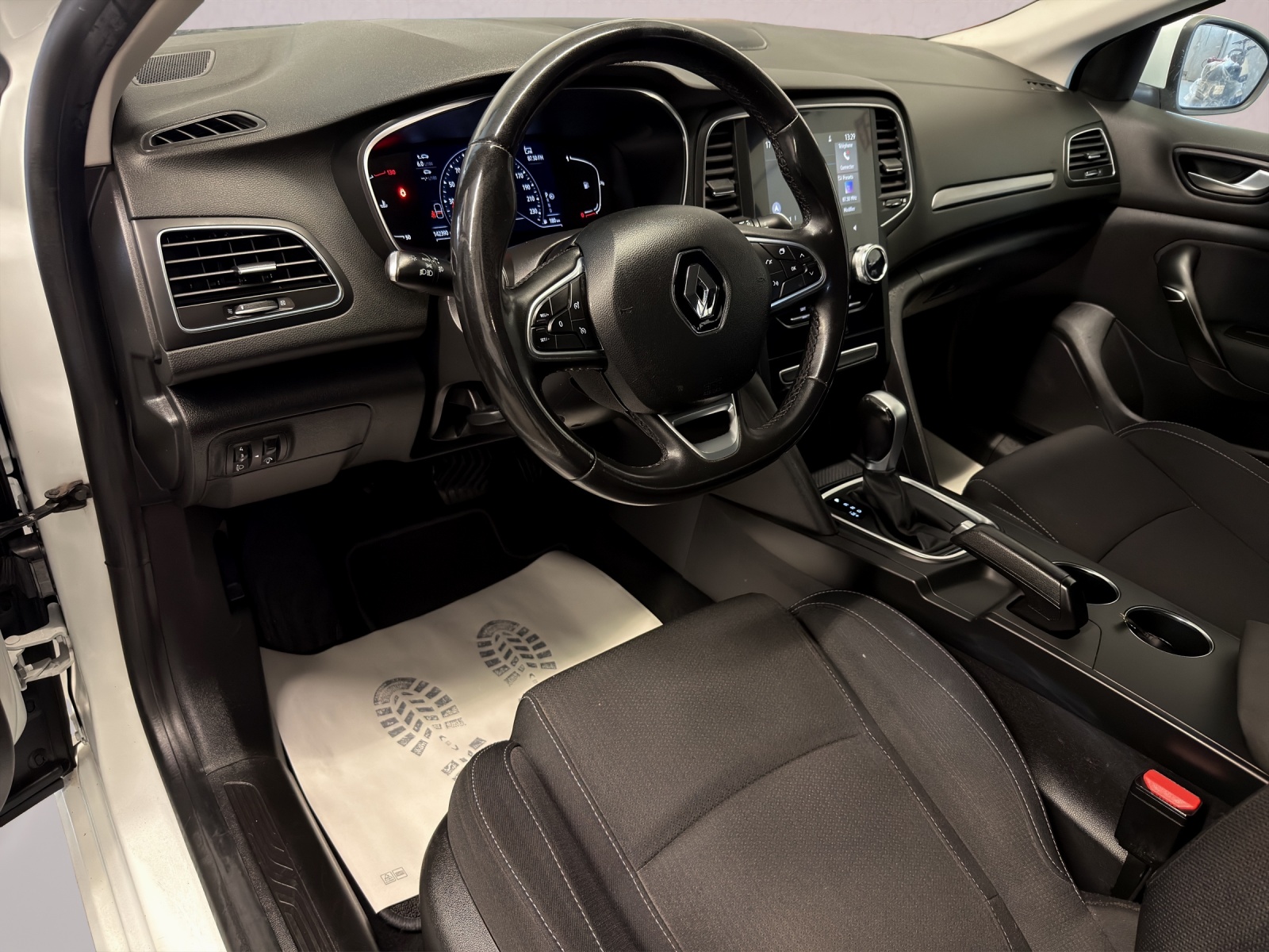 RENAULT Mégane Grandtour 1.5 dCi Business EDC-image-9