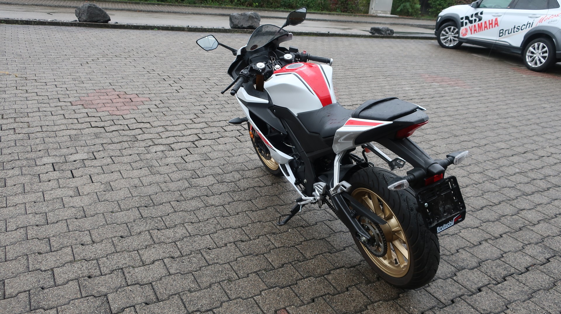 YAMAHA R 125-showroom-element-2