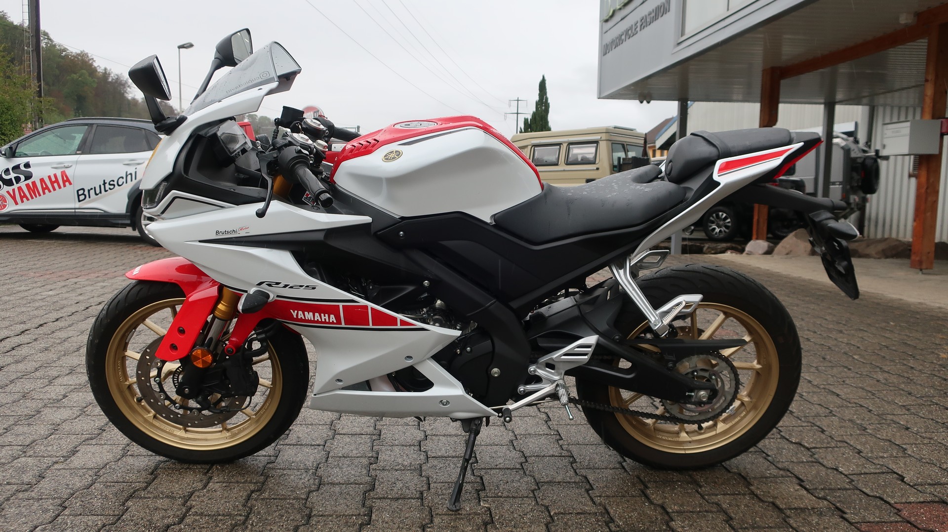YAMAHA R 125-showroom-element-3