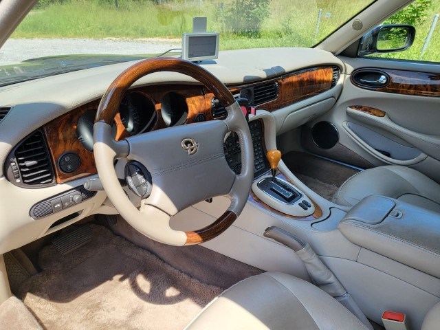 DAIMLER V8 4.0 S/C-image-3