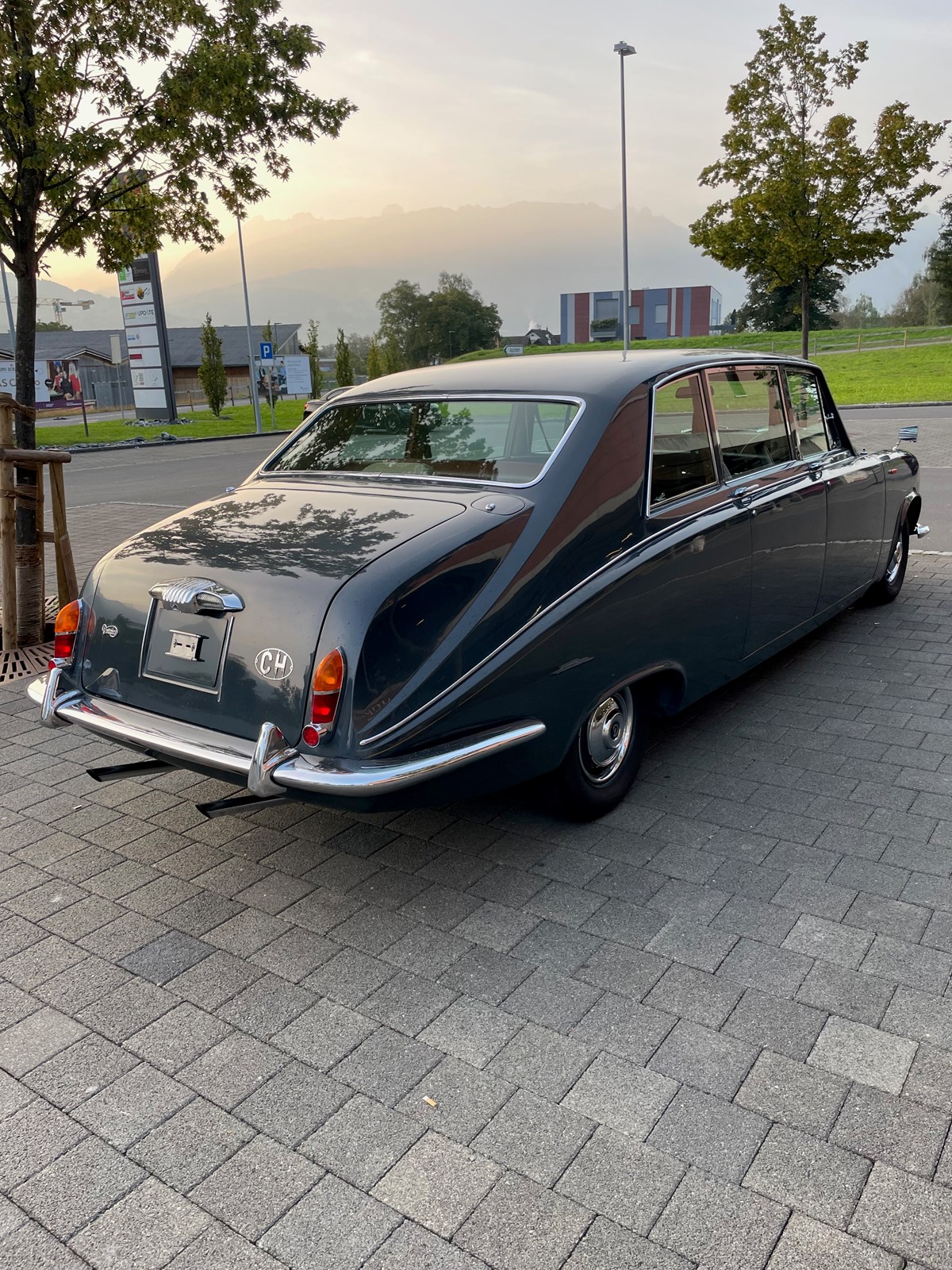 DAIMLER DS420 Limousine-image-3
