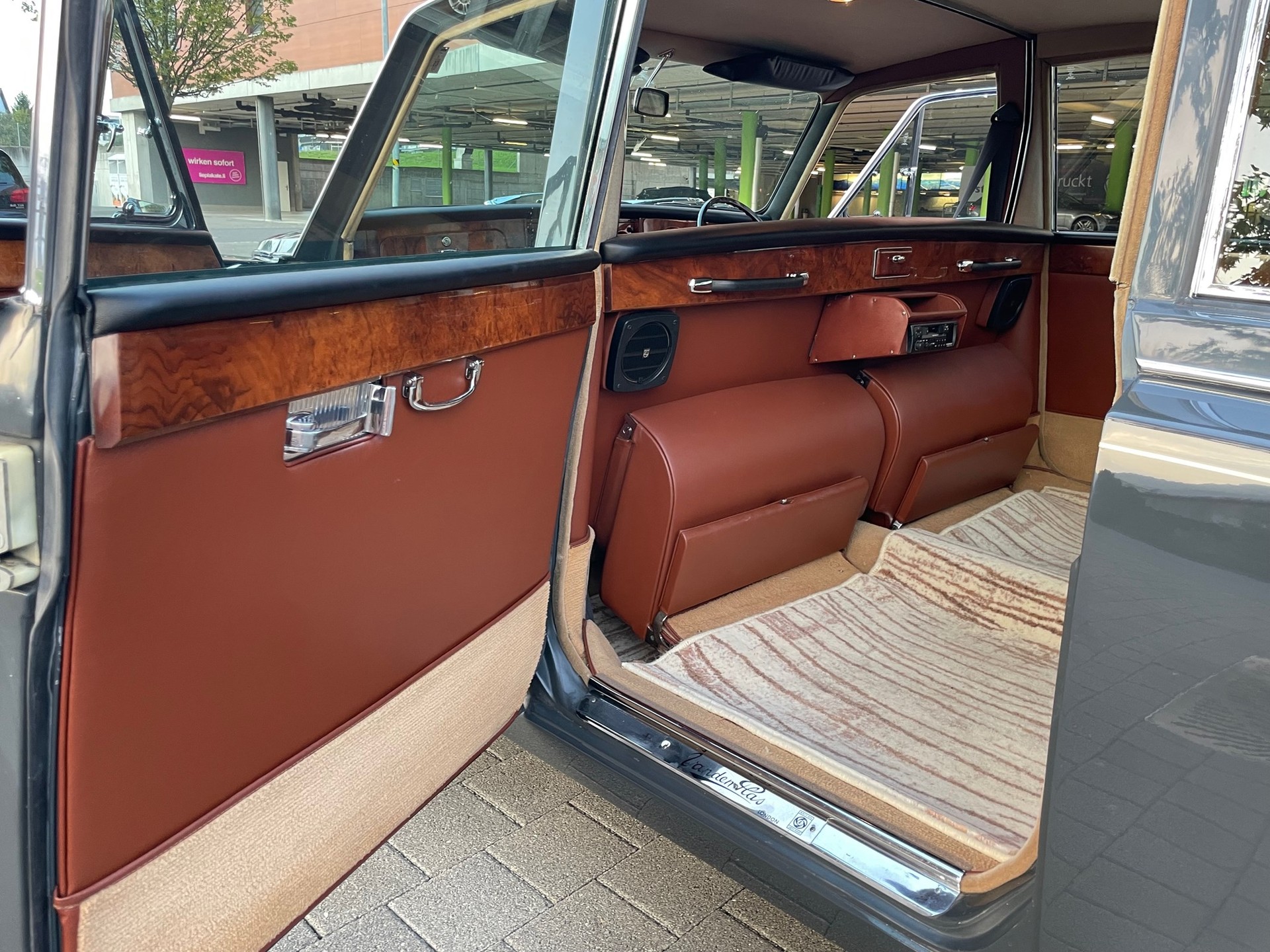 DAIMLER DS420 Limousine-image-9