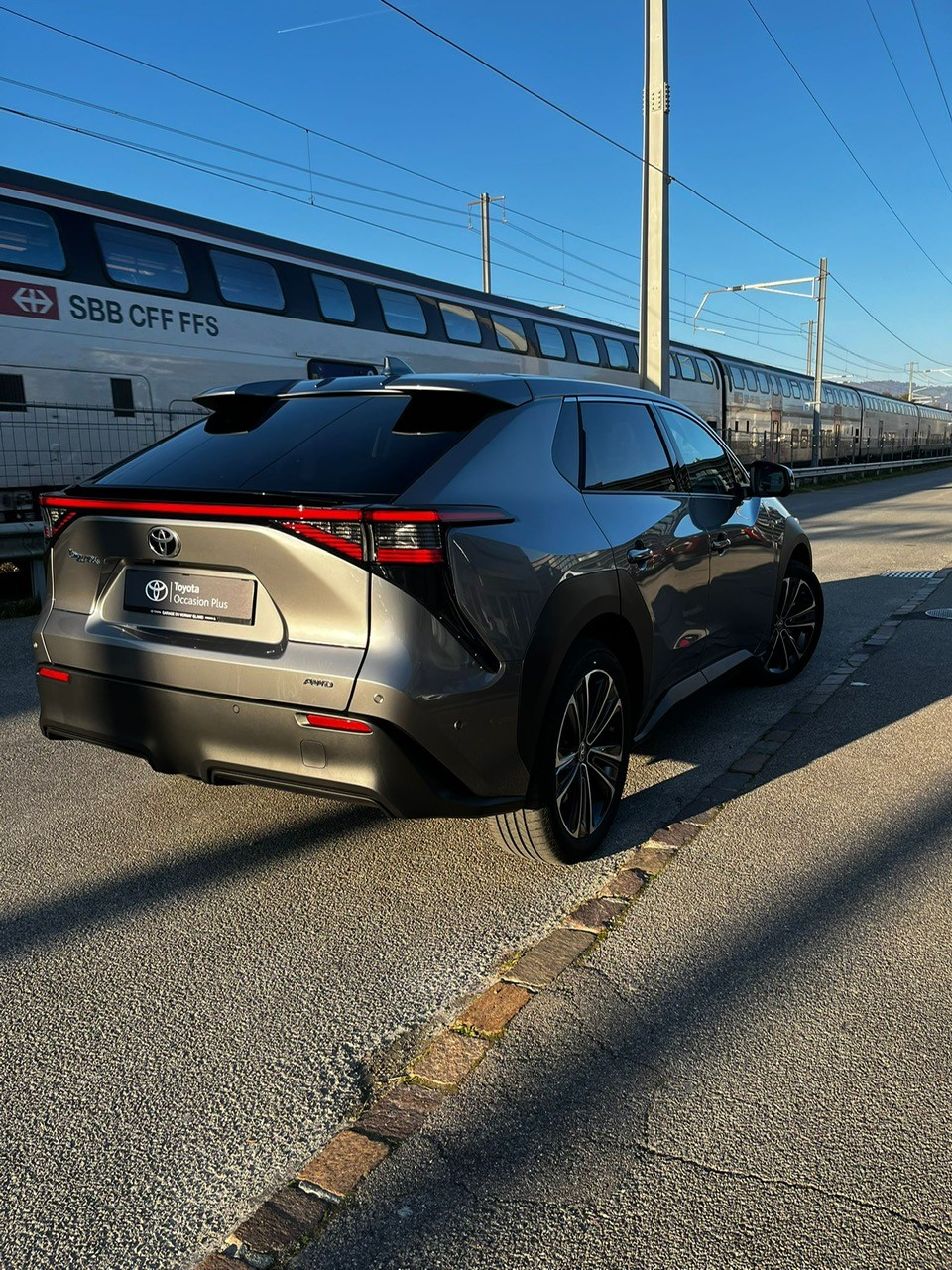 TOYOTA bZ4X Premium 71,4 kWh 4WD-image-5