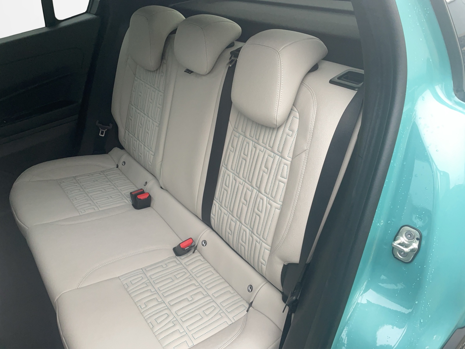 FIAT 600 1.2 Hybrid La Prima-image-14