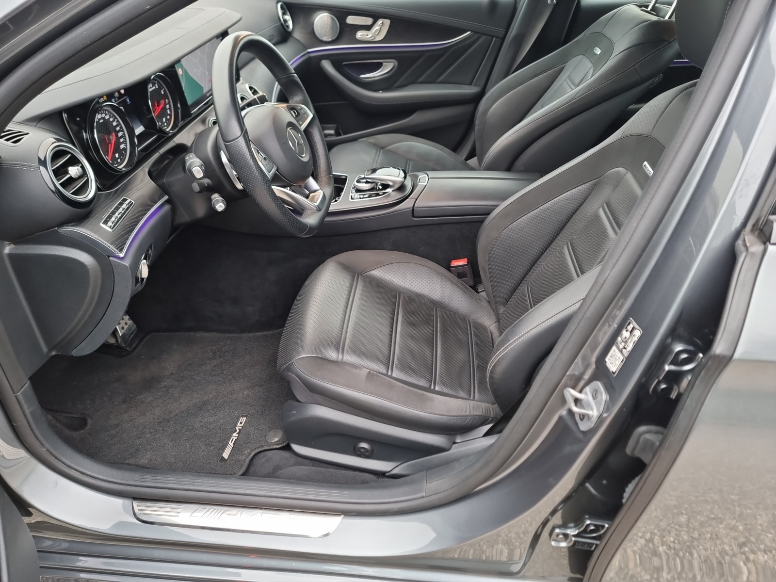 MERCEDES-BENZ E 43 AMG 4Matic 9G-Tronic-image-8