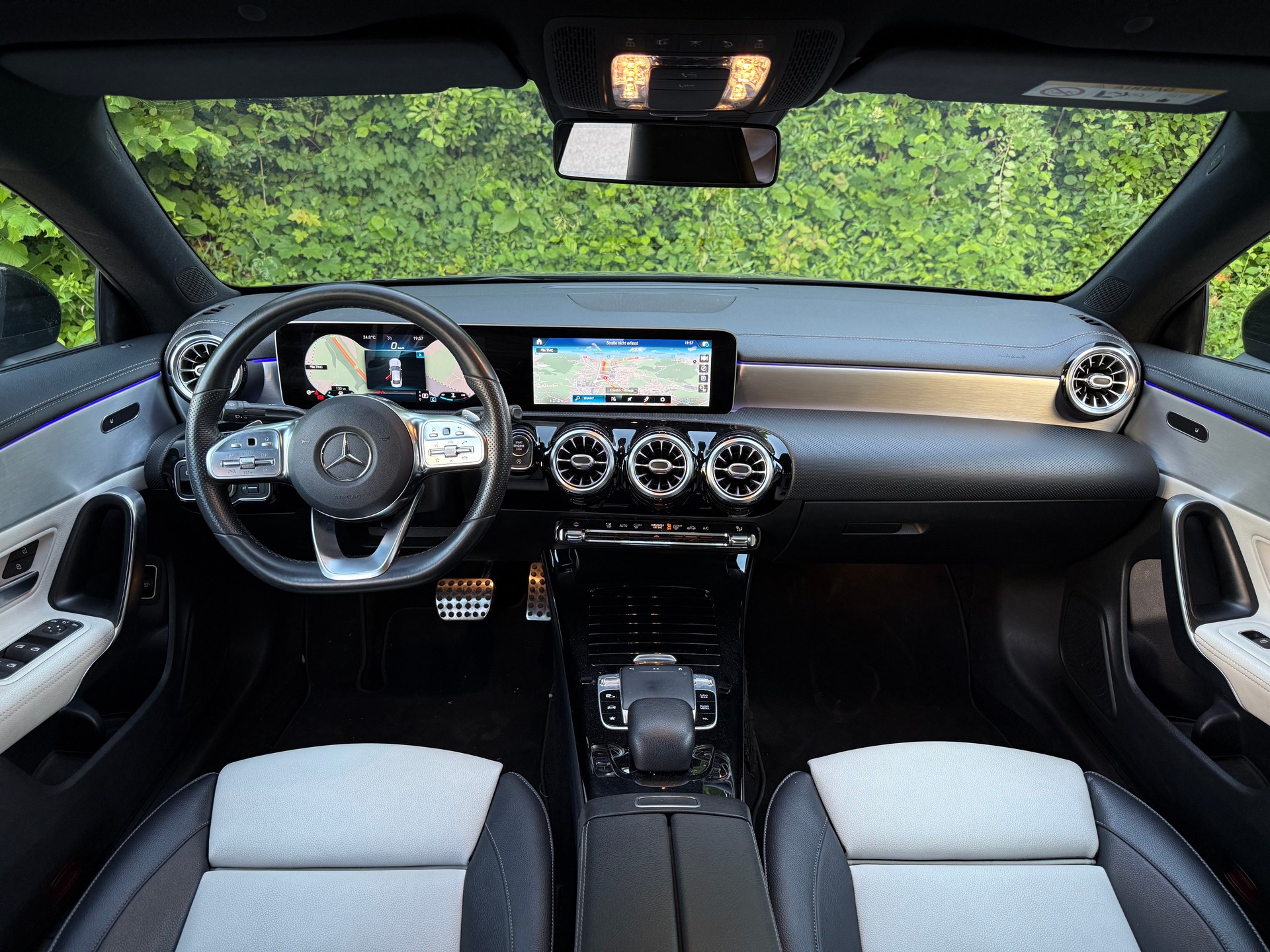 MERCEDES-BENZ CLA 220 AMG Line 7G-DCT-image-4