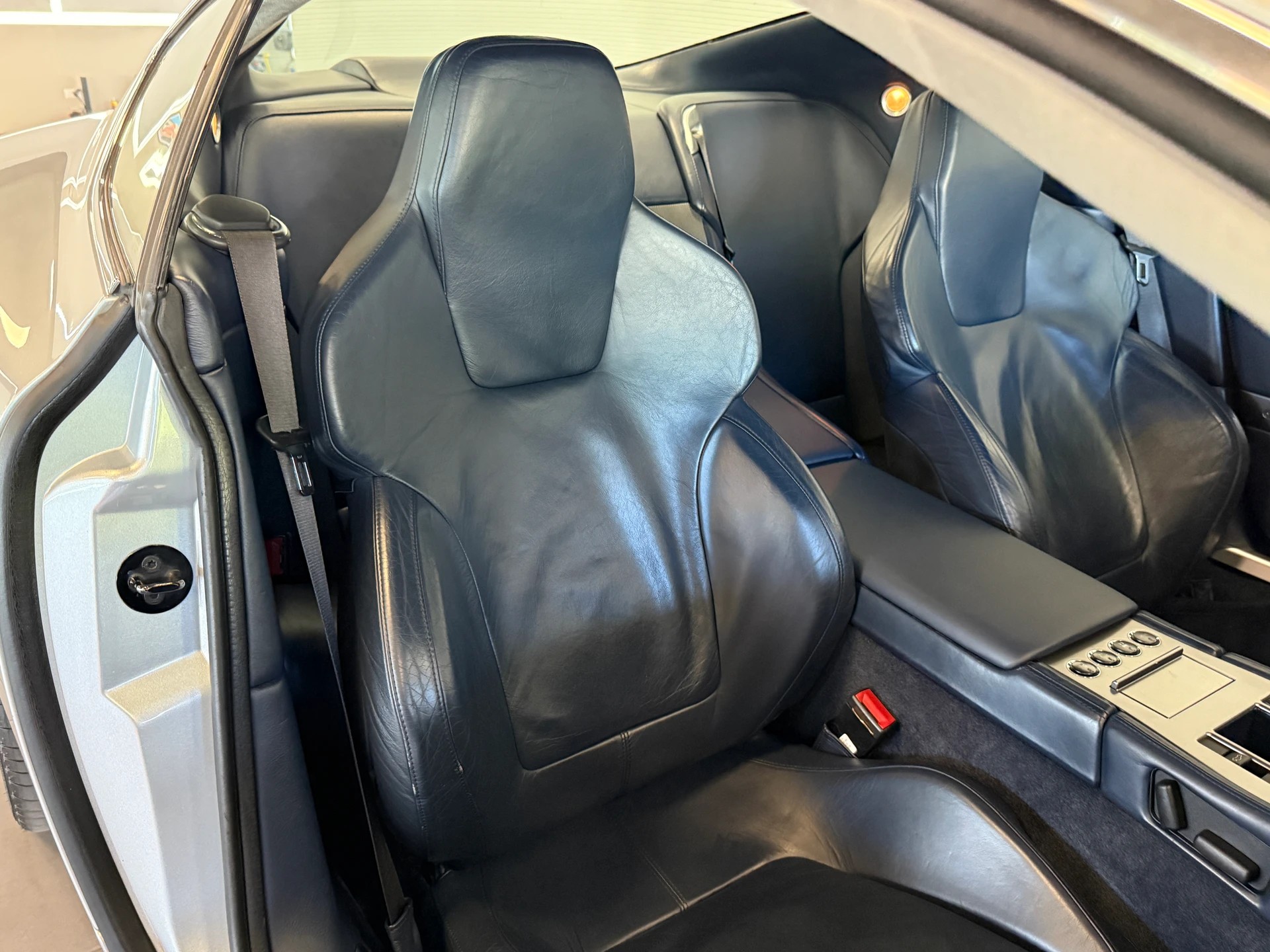 ASTON MARTIN DB9 Touchtronic 2-image-4