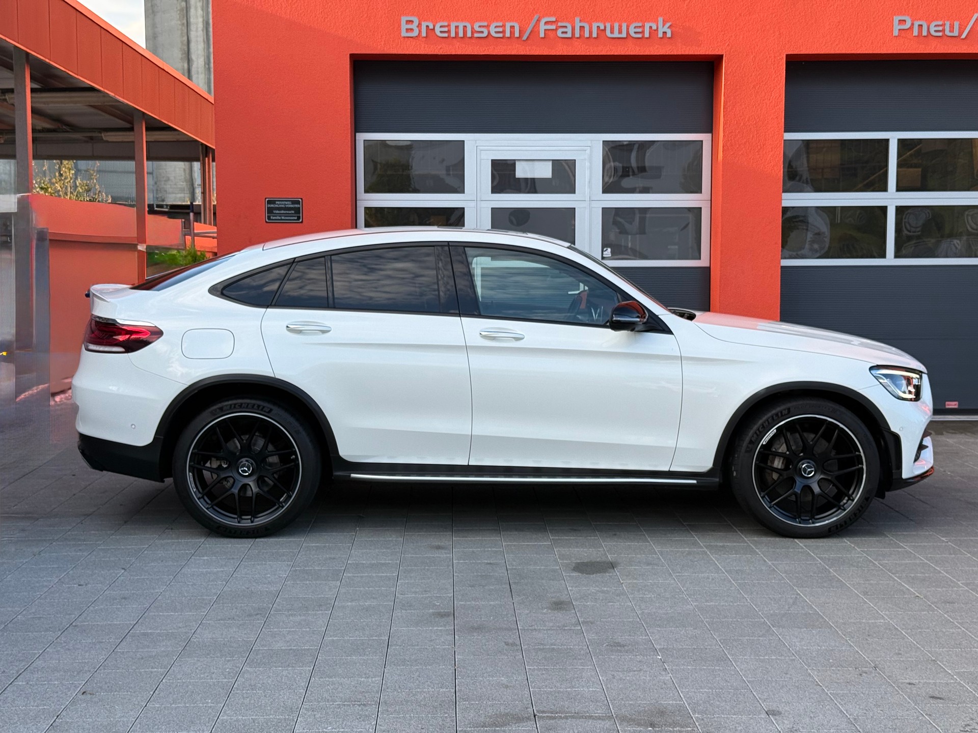 MERCEDES-BENZ GLC Coupé 300 d AMG Line 4Matic 9G-Tronic-showroom-element-3