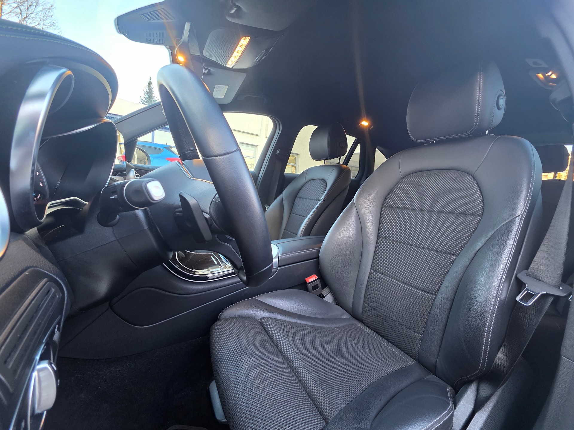 MERCEDES-BENZ GLC 300 e 4Matic 9G-Tronic-image-9