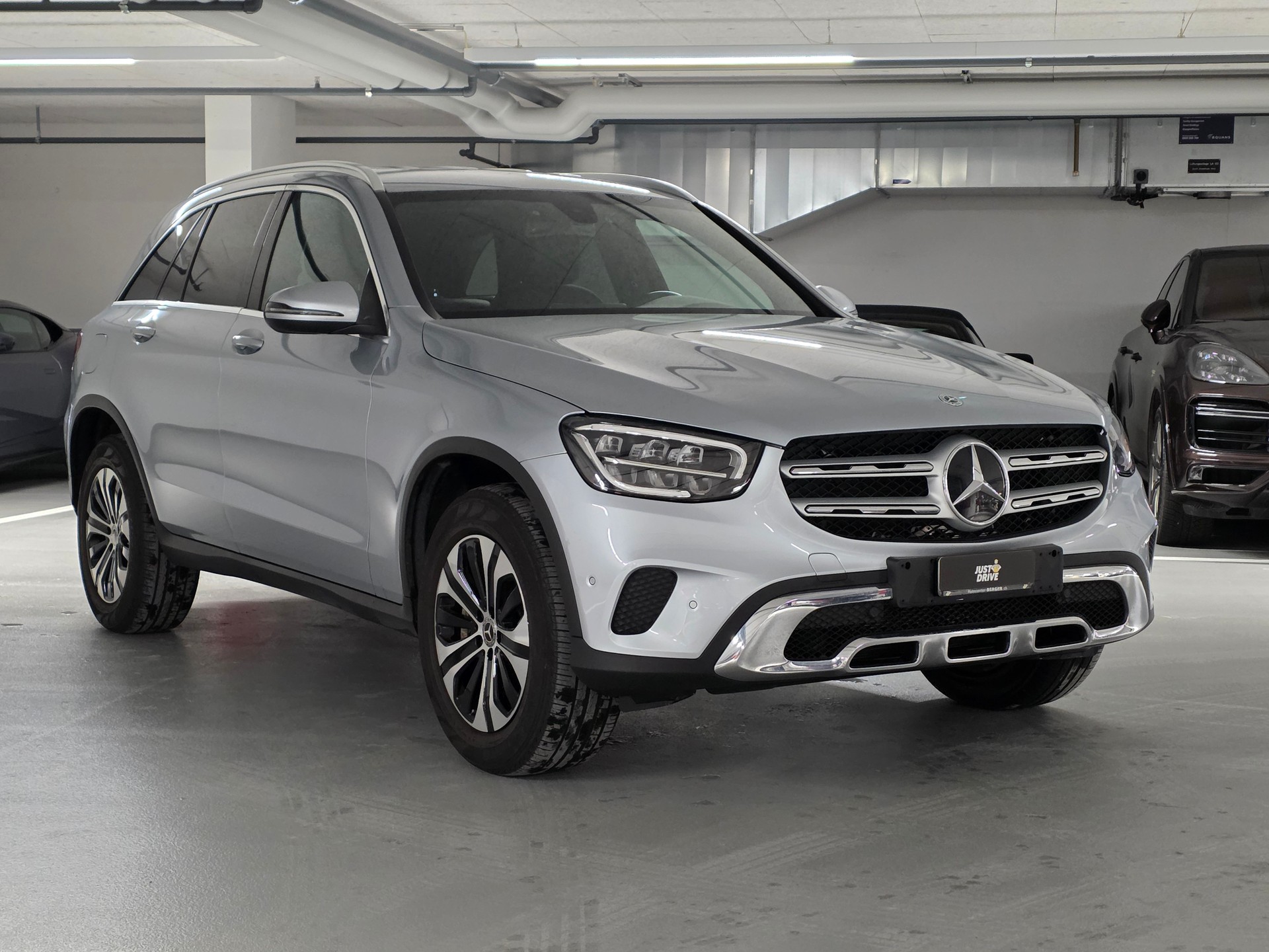 MERCEDES-BENZ GLC 300 e 4Matic 9G-Tronic-showroom-element-2