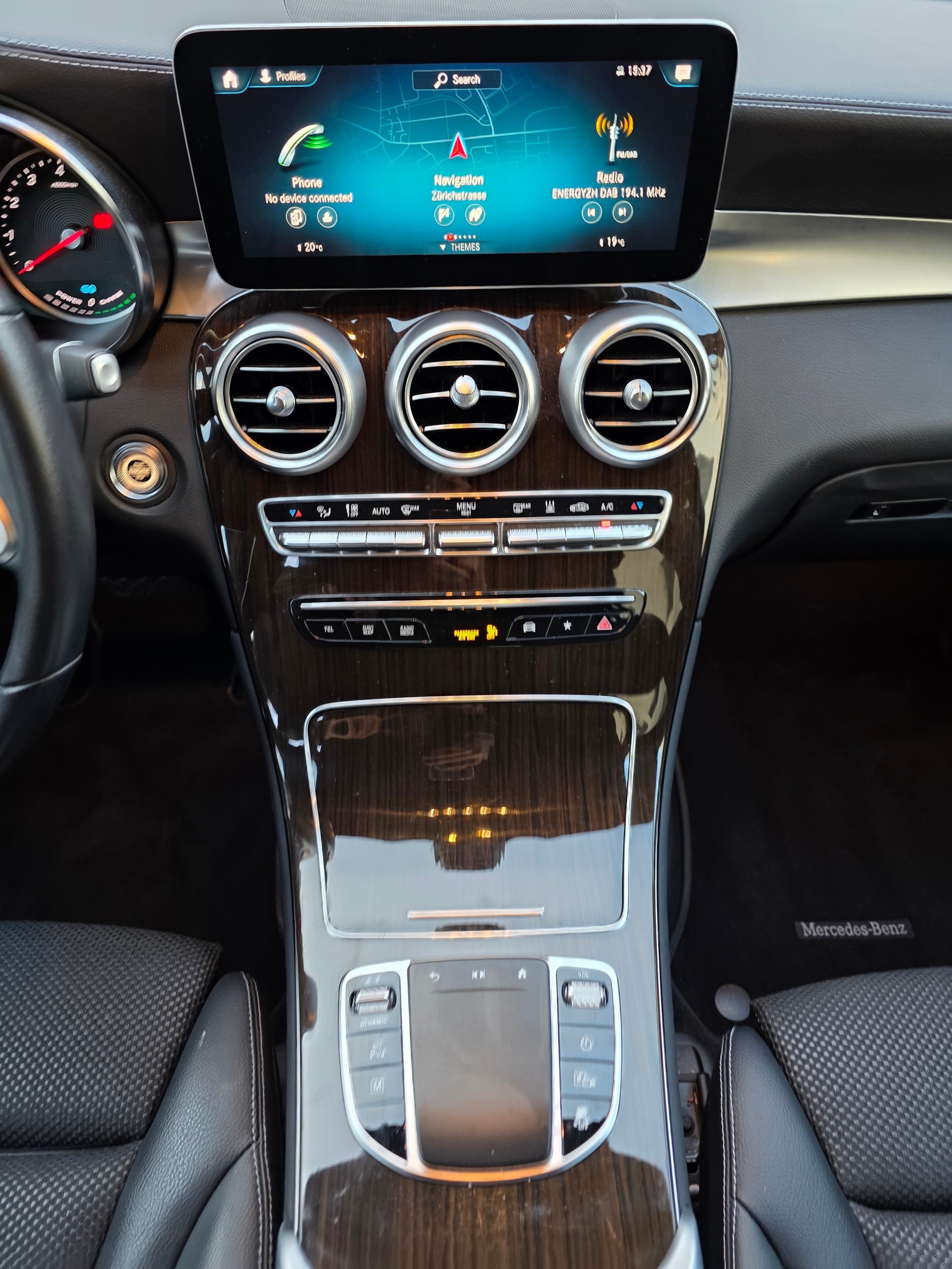 MERCEDES-BENZ GLC 300 e 4Matic 9G-Tronic-image-13