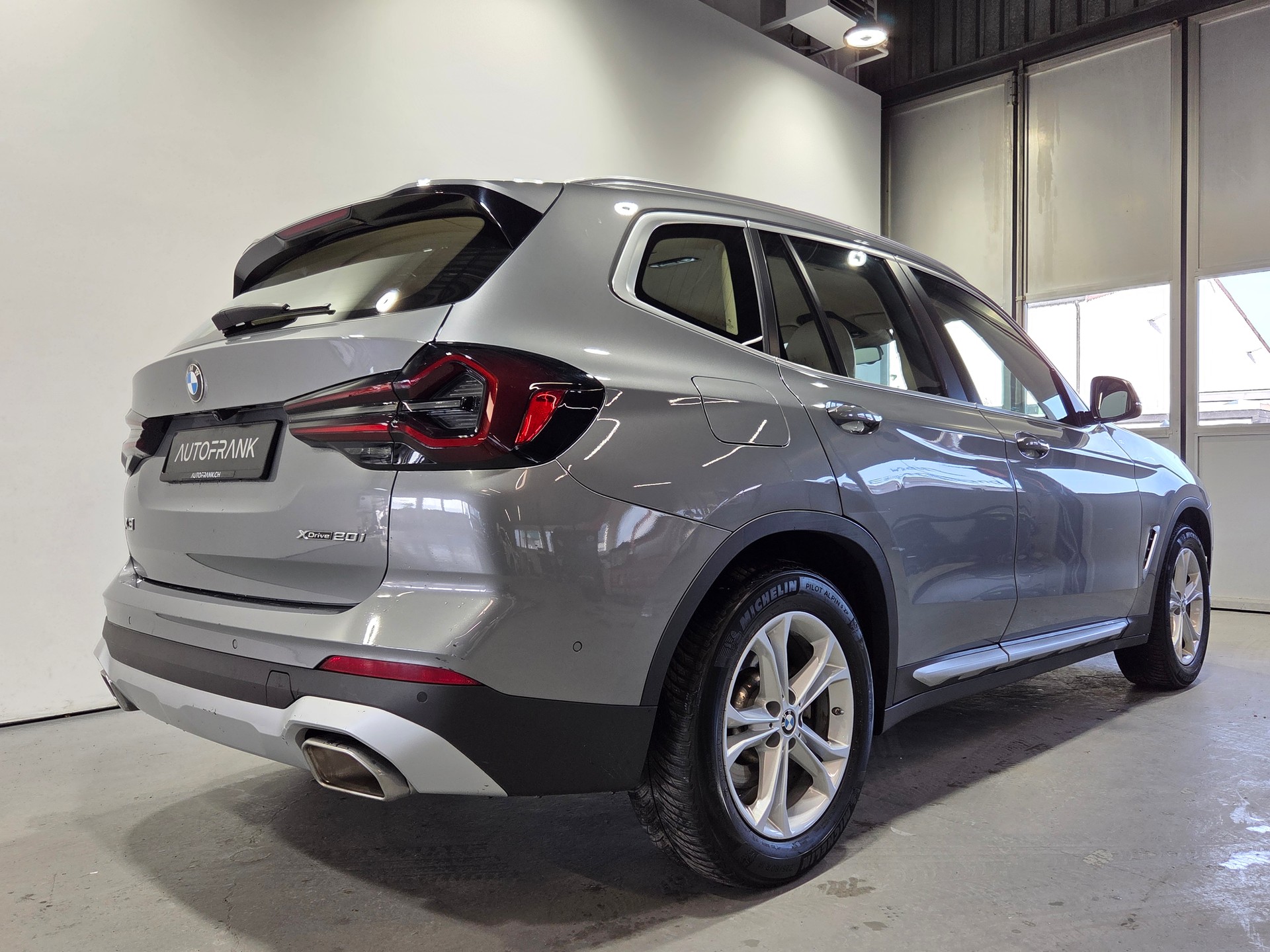 BMW X3 20i xDrive-showroom-element-2