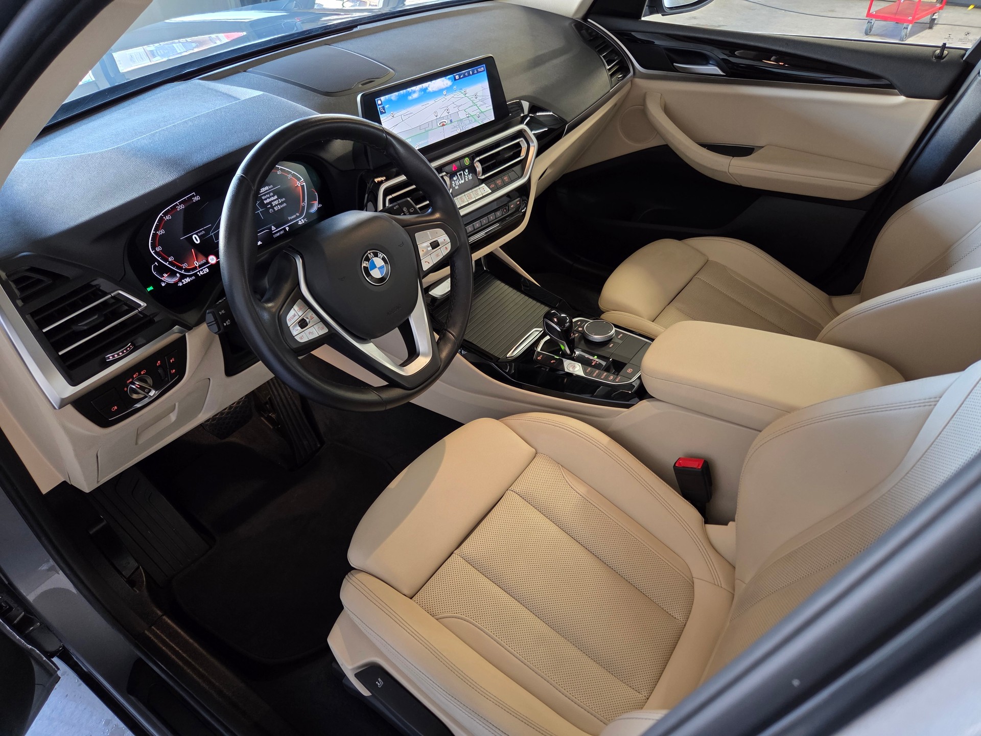 BMW X3 20i xDrive-showroom-element-3