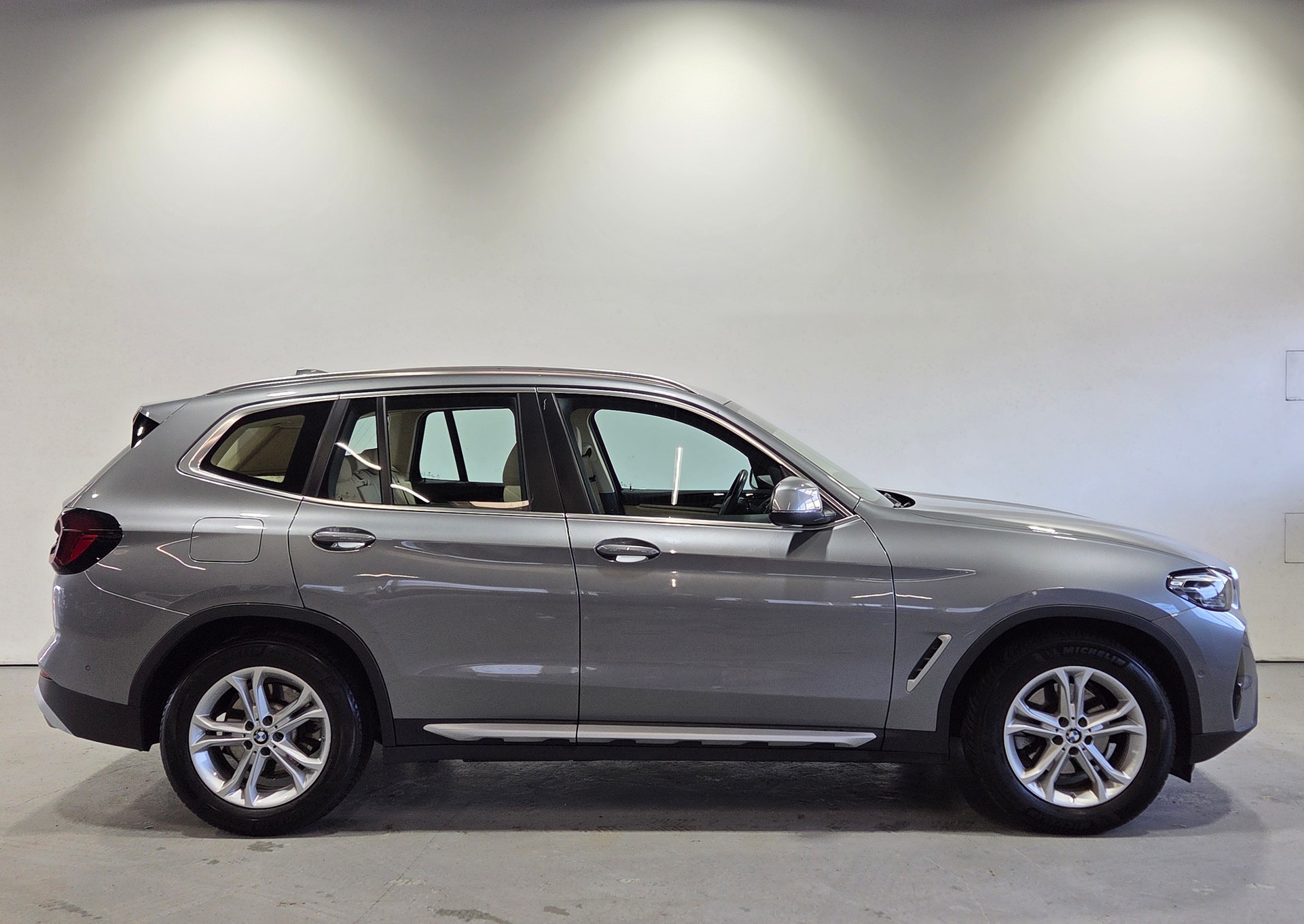 BMW X3 20i xDrive-showroom-element-1