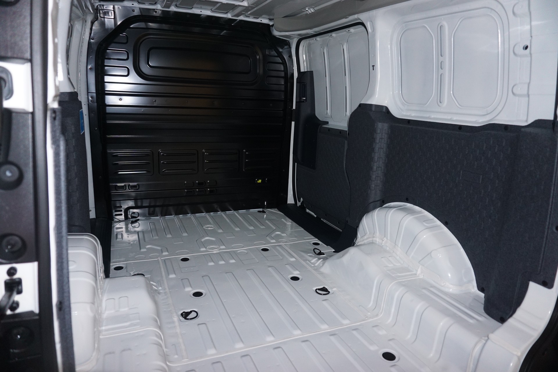 KIA PV5 Cargo Essential-image-7