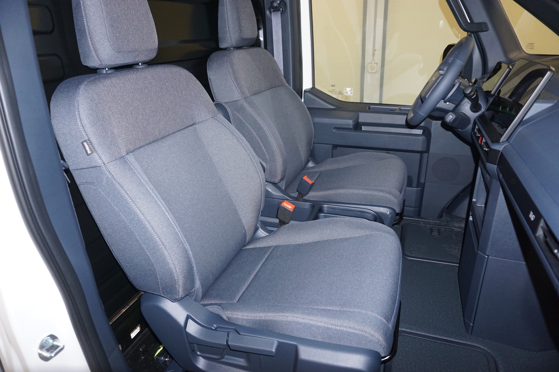 KIA PV5 Cargo Essential-image-10