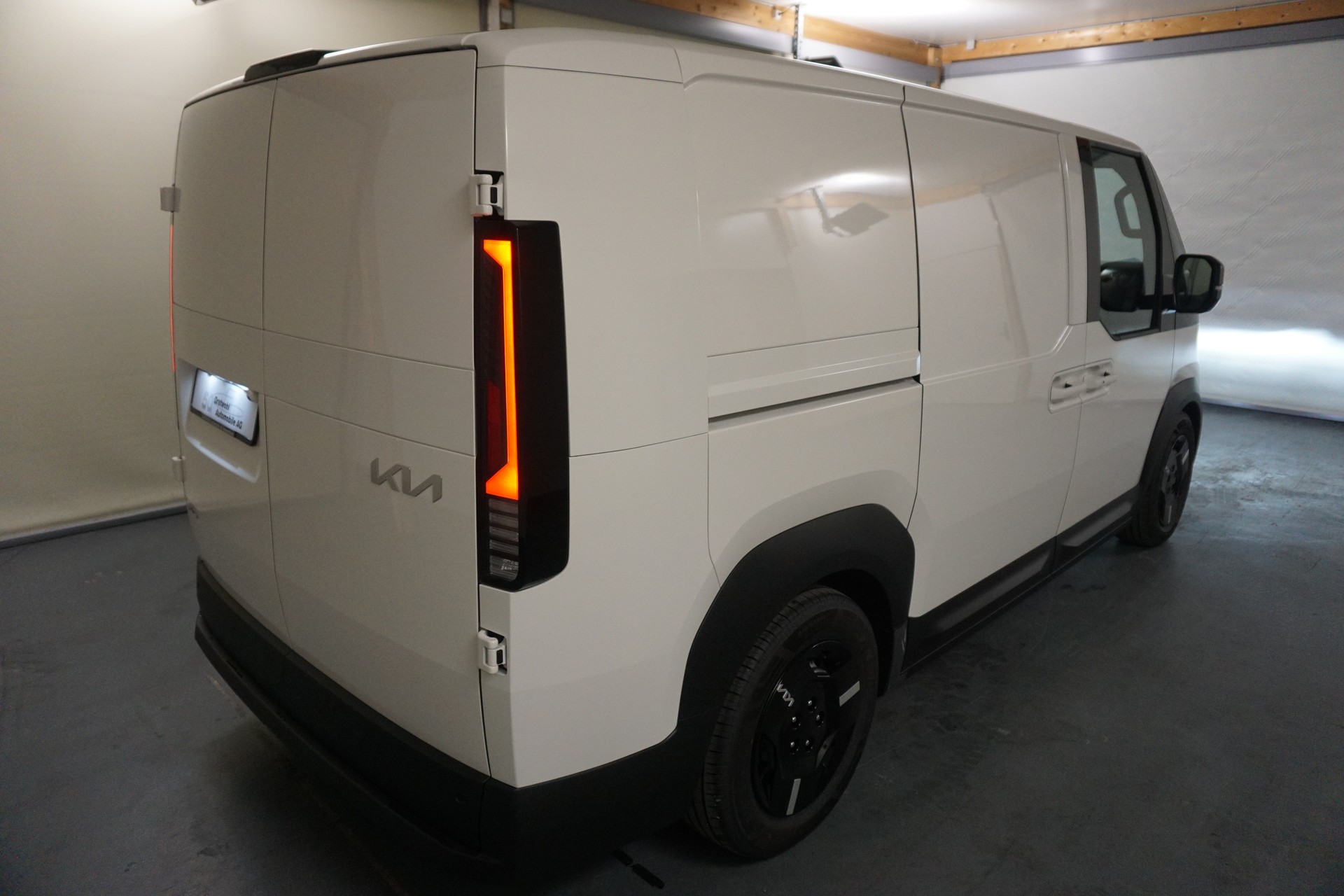 KIA PV5 Cargo Essential-image-5