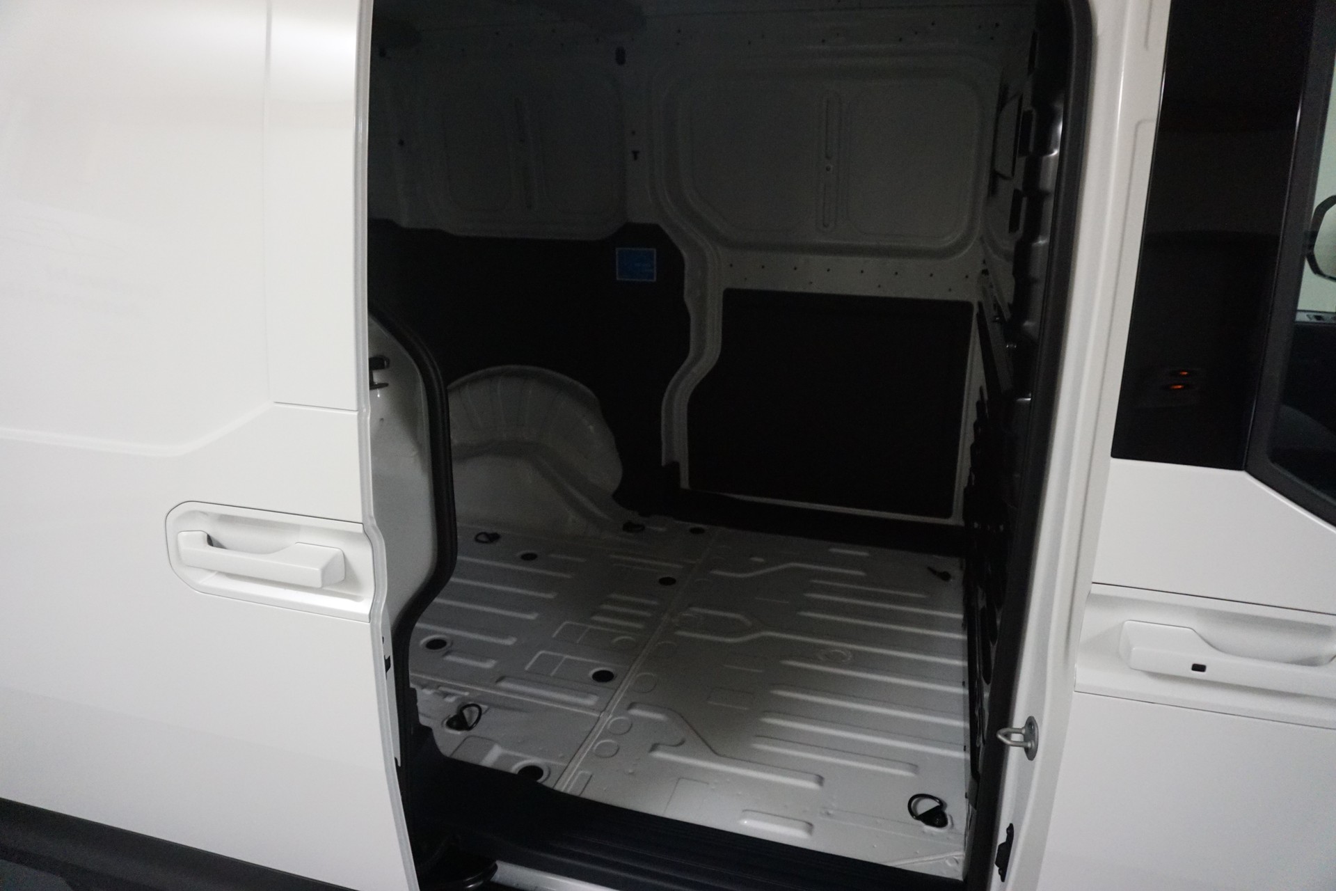 KIA PV5 Cargo Essential-image-8