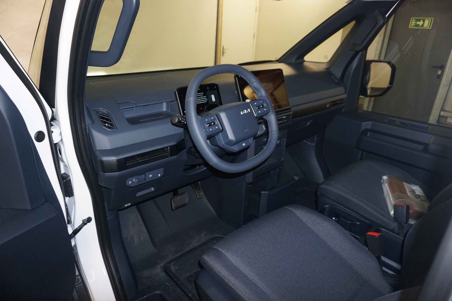 KIA PV5 Cargo Essential-image-13