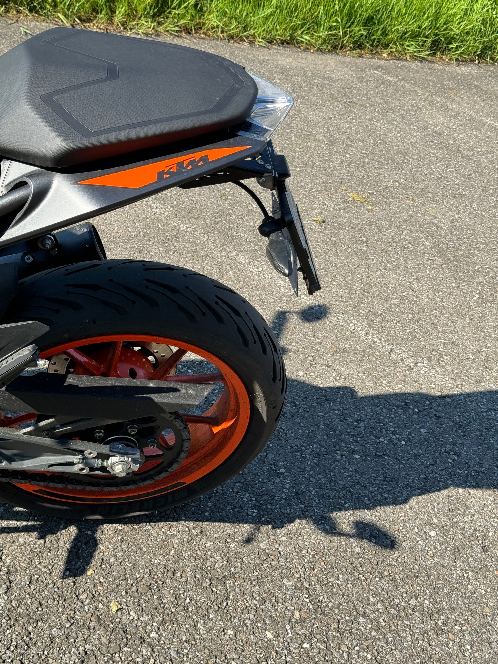 KTM 125 Duke-image-2